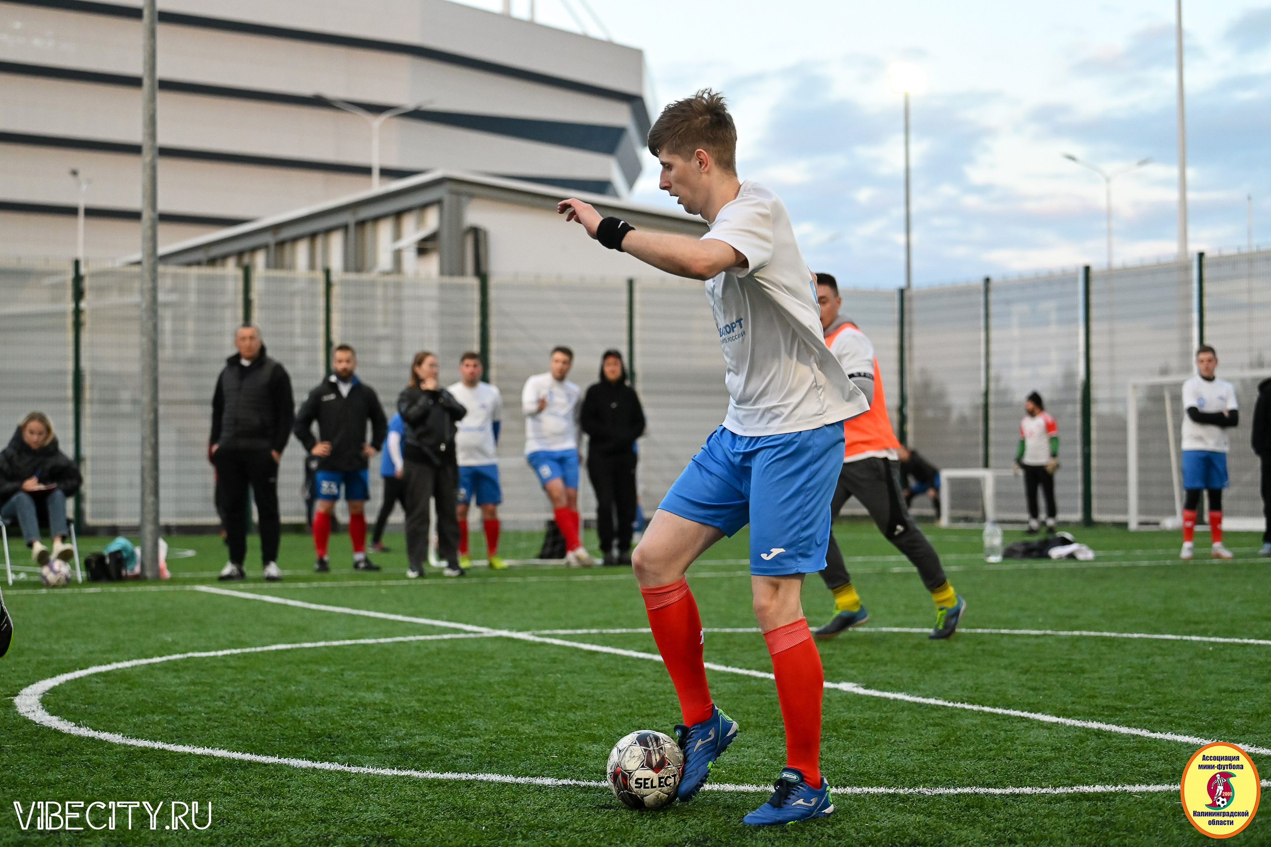 ИГРЫ МИНИ-ФУТБОЛЬНОЙ И КОРПОРАТИВНОЙ ЛИГИ. VIBECITY.RU Вайб Сити Ру Фоторепортажи Фотоотчеты Калининград