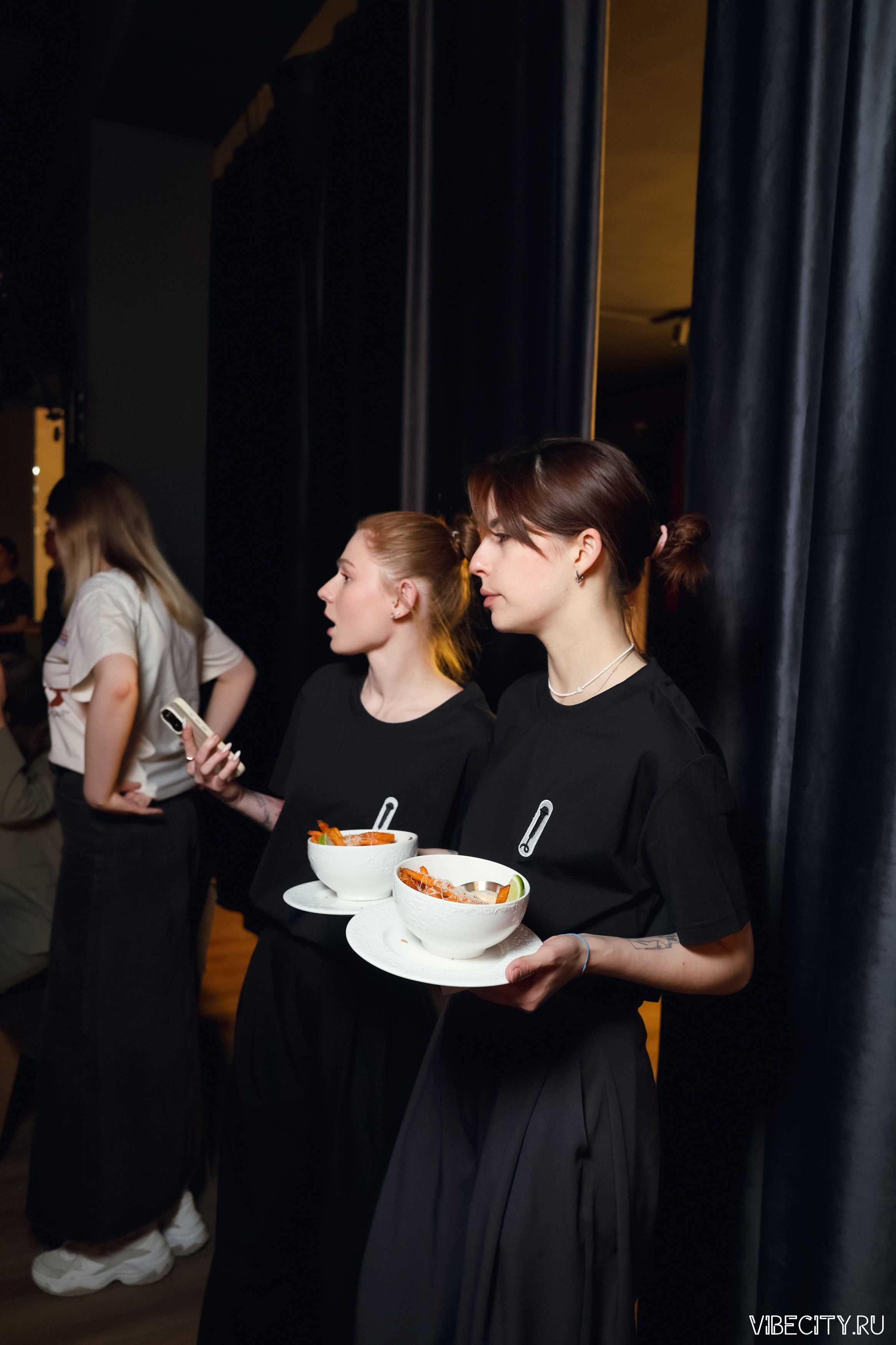Стендап клуб Локация. VIBECITY.RU Вайб Сити Ру Фоторепортажи Фотоотчеты Калининград