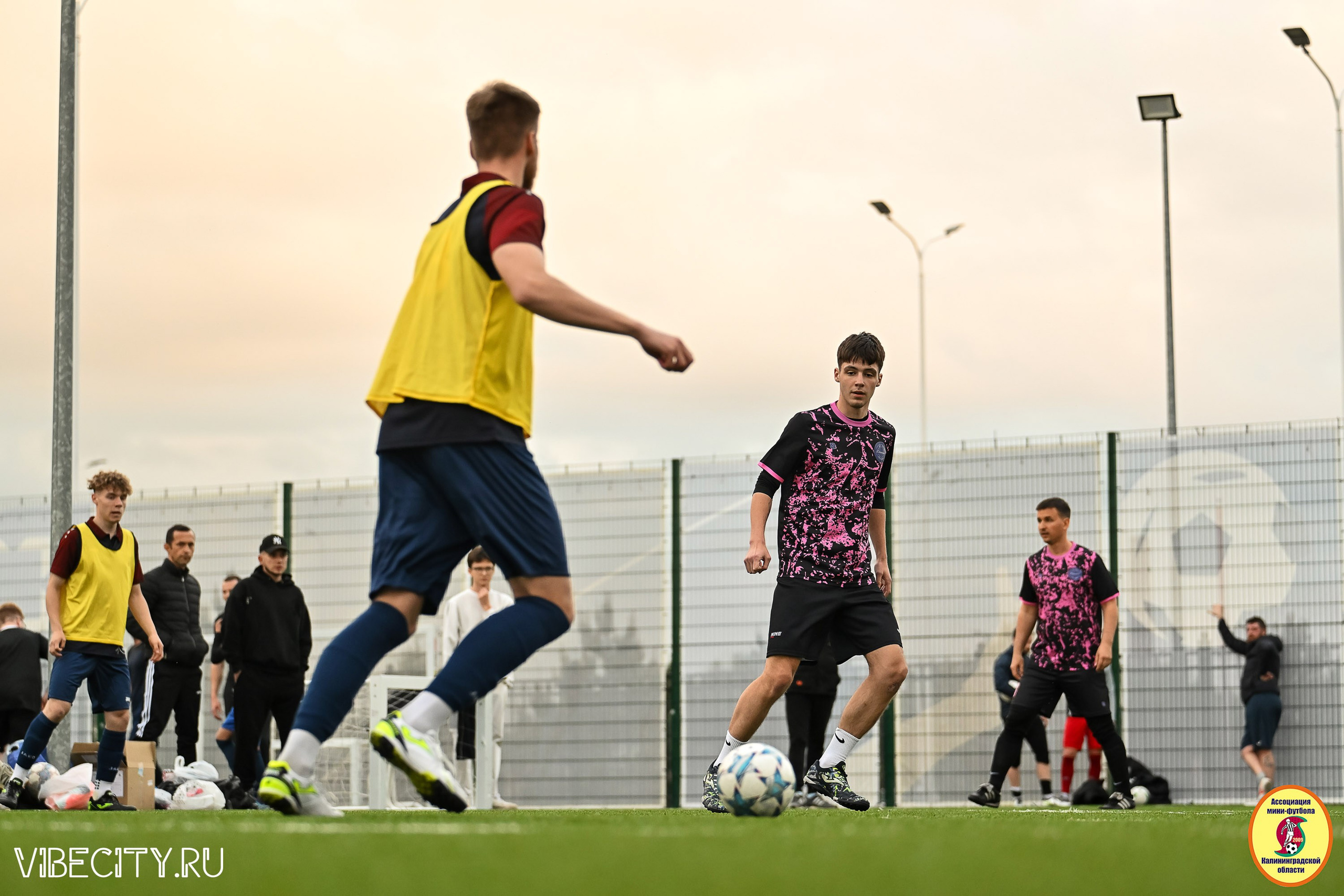 ИГРЫ МИНИ-ФУТБОЛЬНОЙ ЛИГИ. VIBECITY.RU Вайб Сити Ру Фоторепортажи Фотоотчеты Калининград