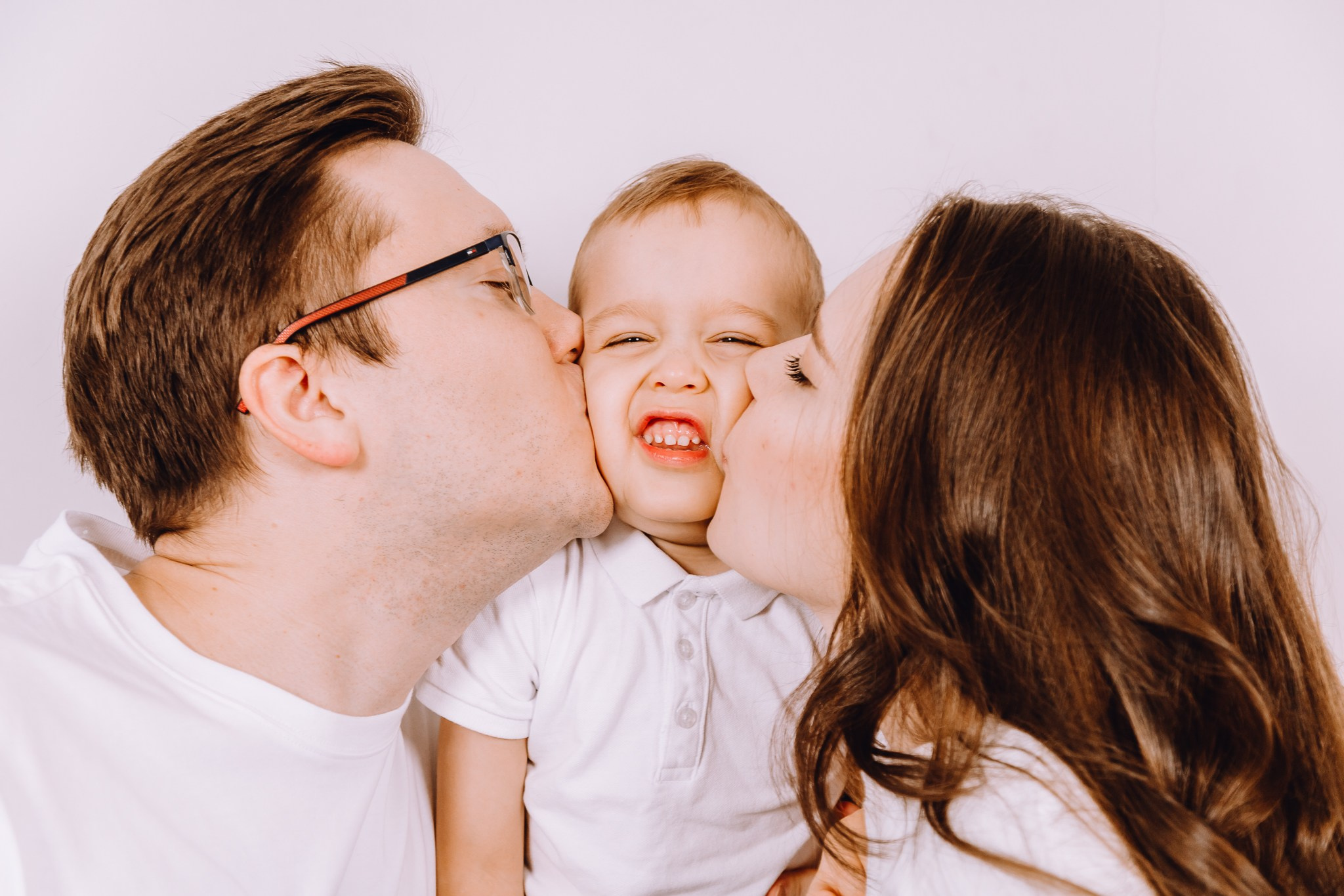 Лева и его родители 🦁. Репортажный и семейный фотограф в Москве