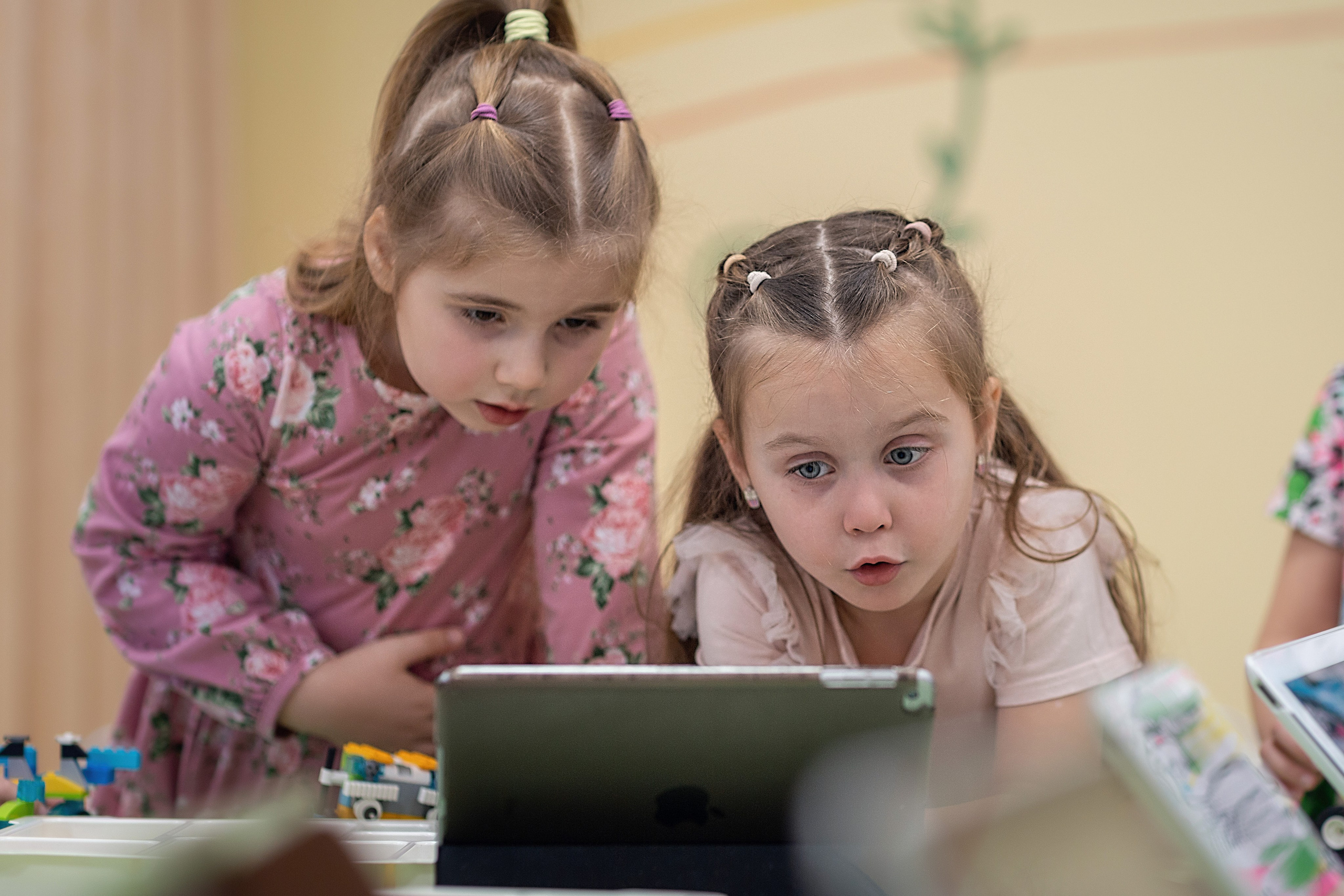 День в саду_ноябрь 2024. Семейный фотограф в Санкт-Петербурге