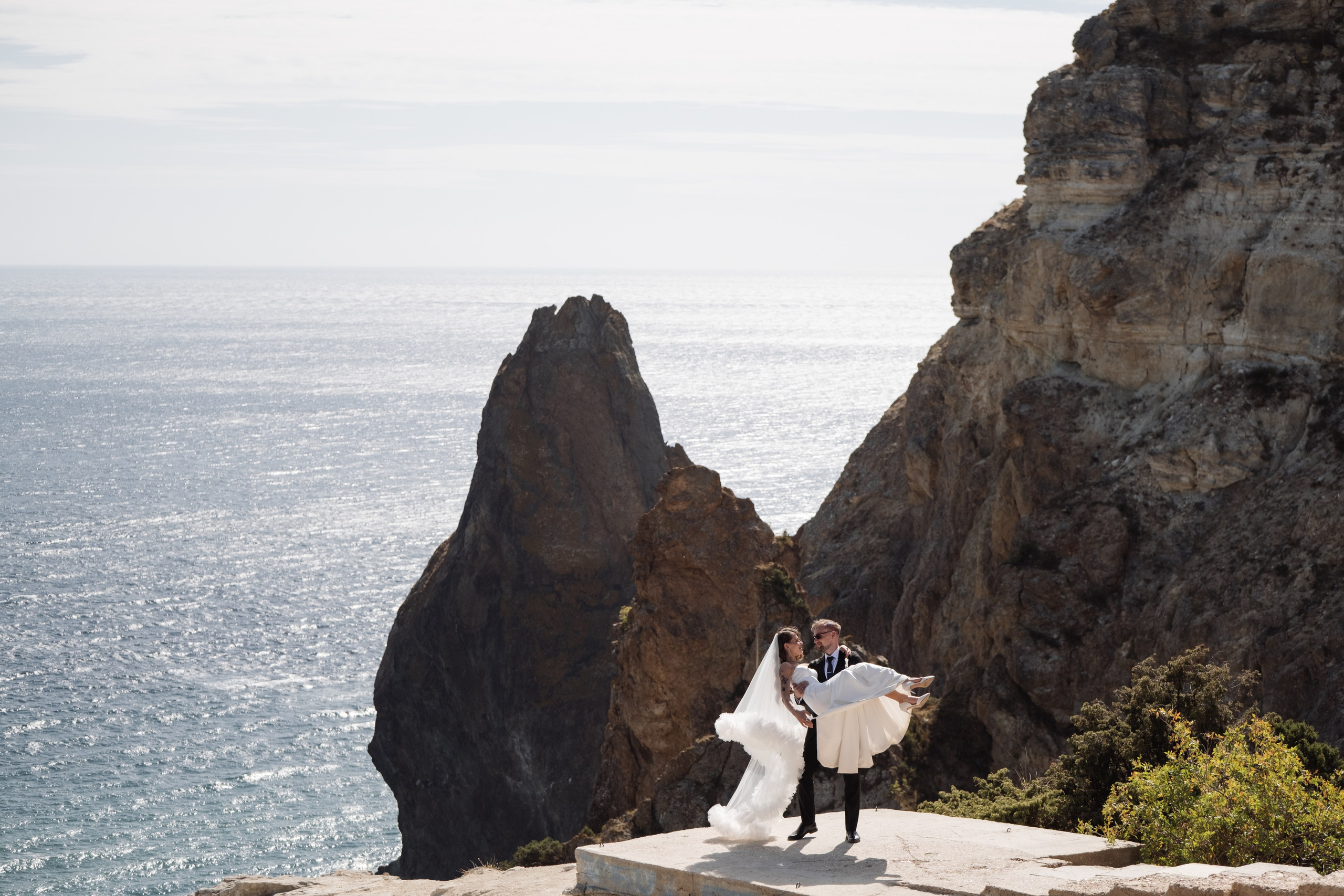 Дарья и Виктор в Балаклаве и на Фиоленте. Профессиональная фотосъемка в Крыму. Натуральные эмоции и живые кадры. Забронируйте дату прямо сейчас!