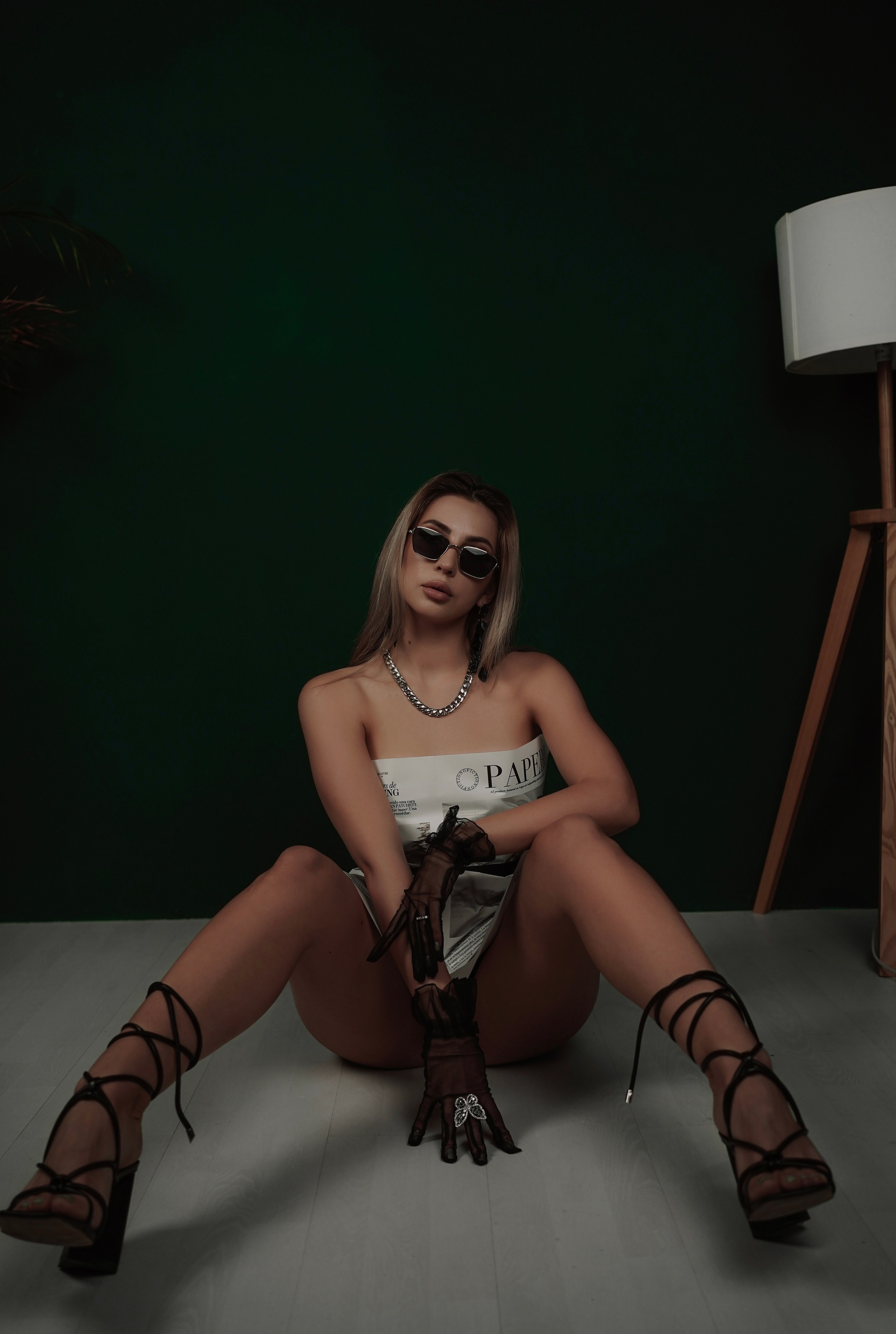 Фотостудия Рафинад. Женский фотограф Новочеркасск, Ростов-на-Дону, Шахты. Девушка в газете. Свадебный фотограф в Ростове-на-Дону. Таинство Крещения и Венчания, семейные фотосессии. Алёна Чёботова