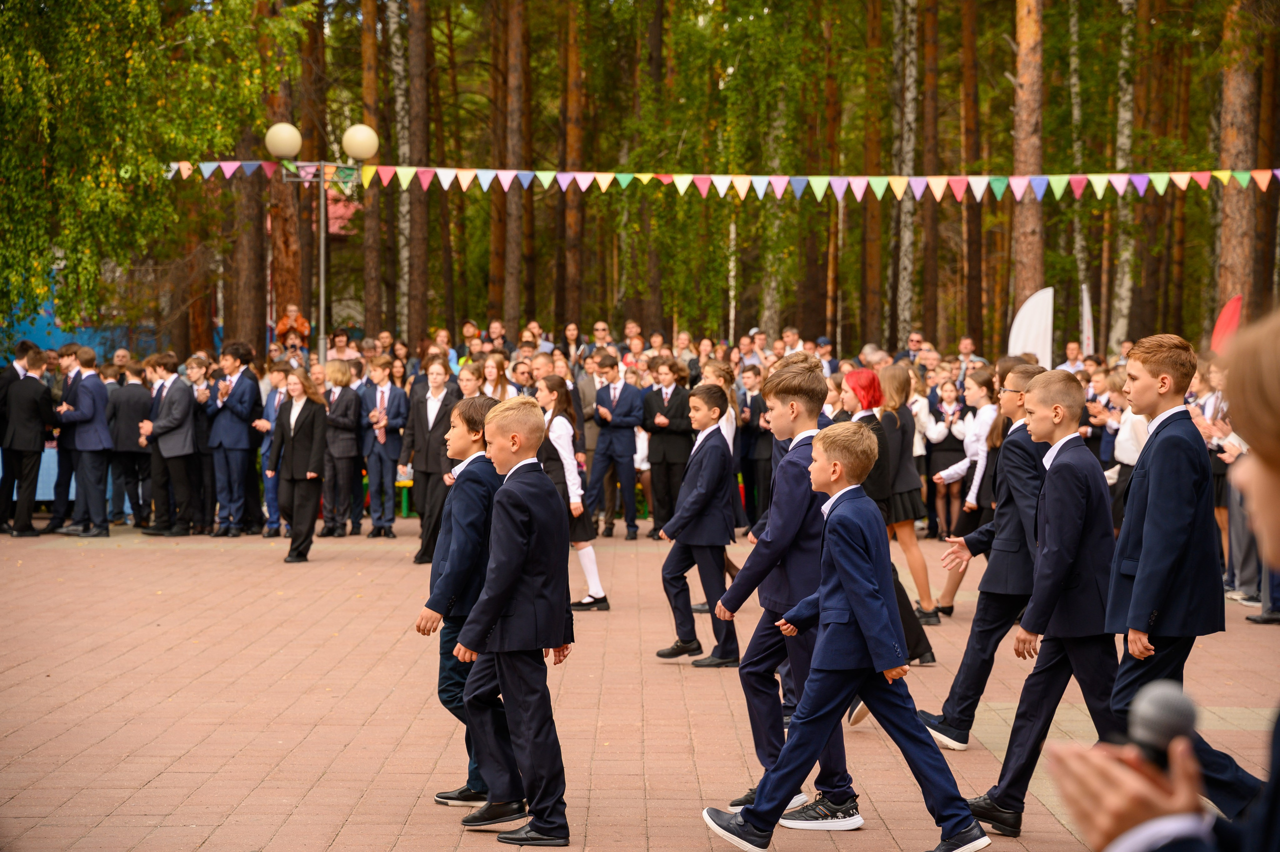 1 сентября линейка ФМШ. Фотограф новорожденных, семейный детский в Тюмени Татьяна Морозова