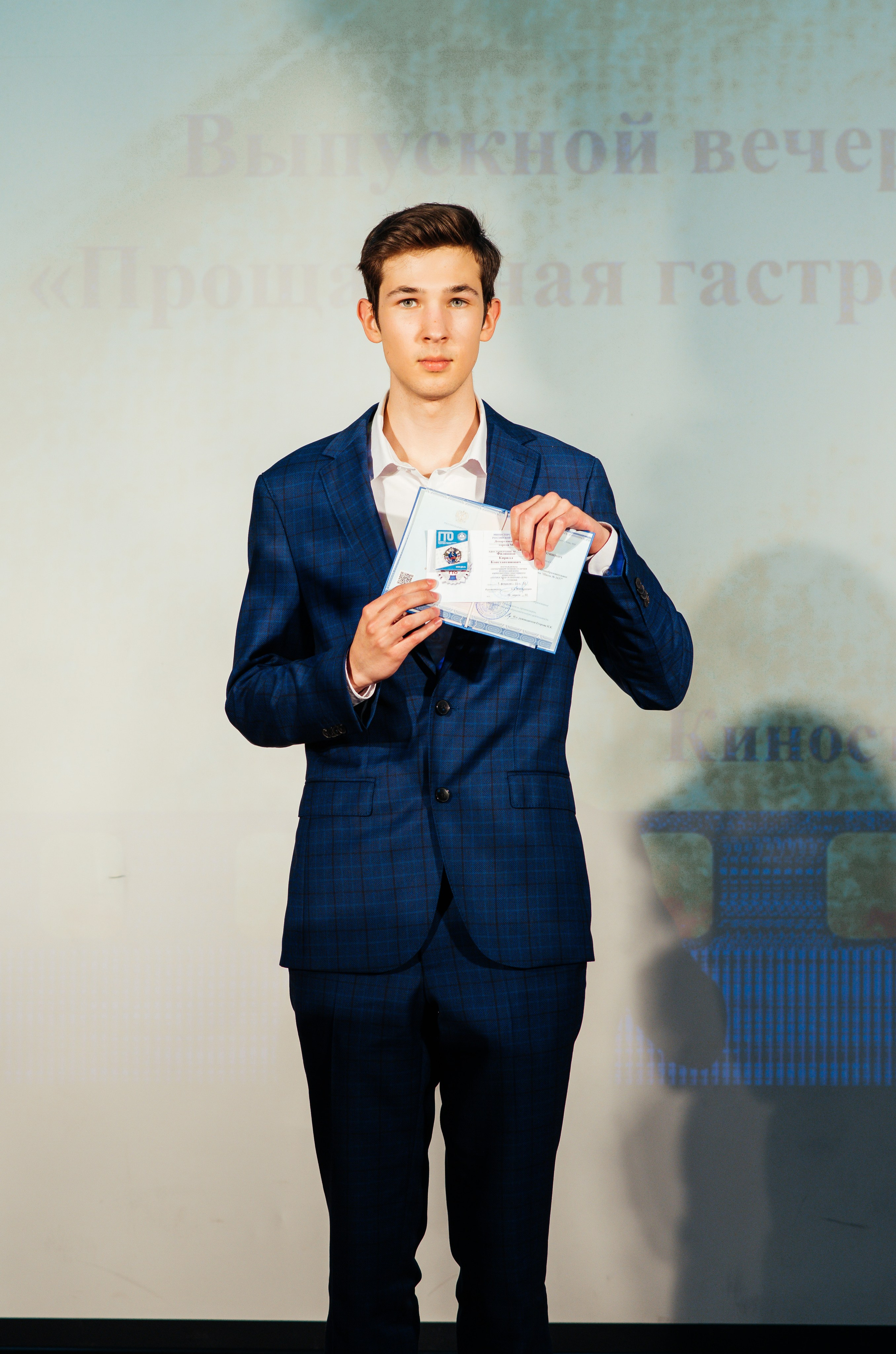 Вручение аттестатов. Выпускные альбомы в Подольске Москве и МО