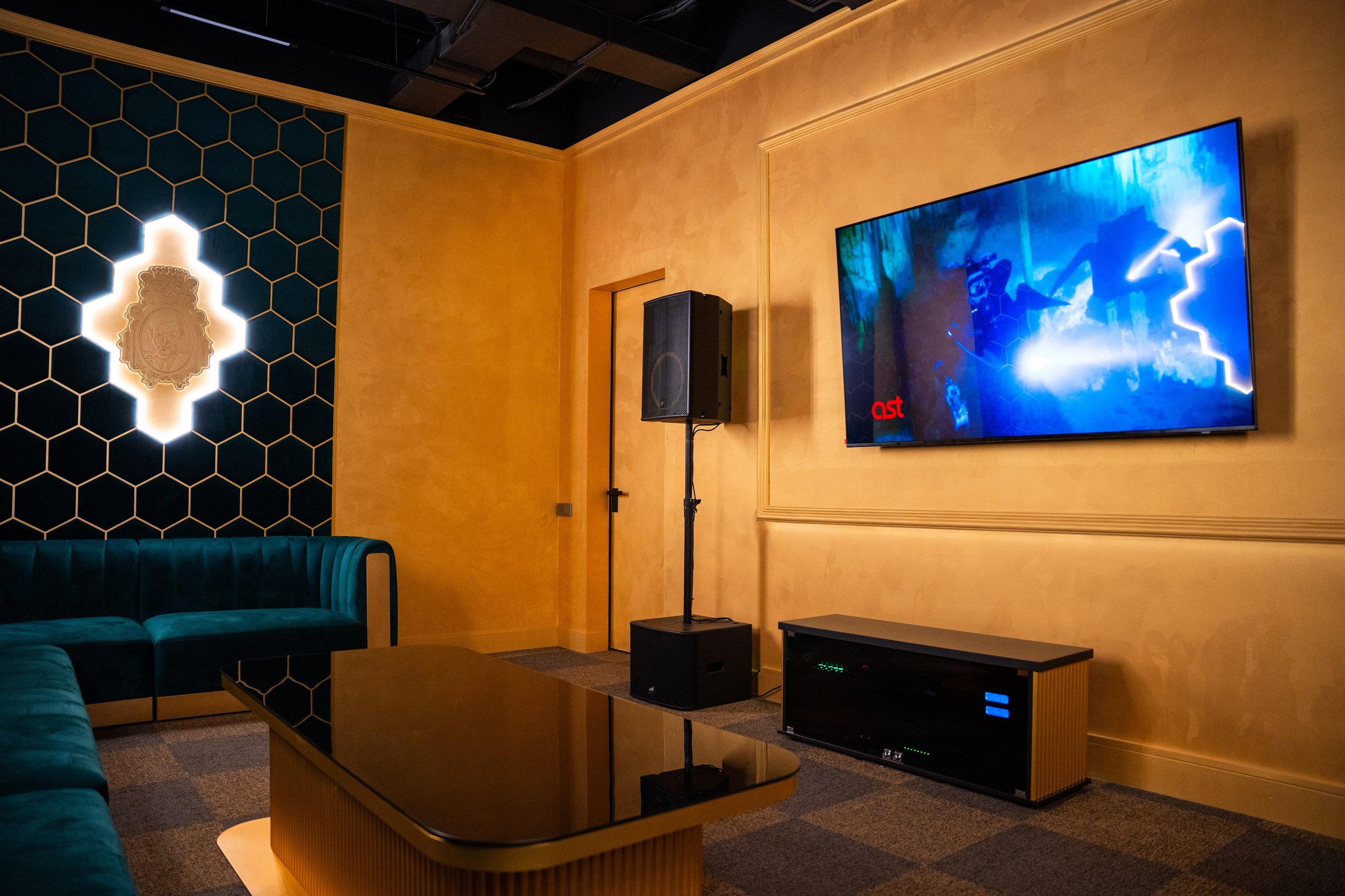 Фотосъемка интерьера стриптиз-клуба Hefner — элитный клуб Краснодара. Интерьерная фотосъемка клуба Hefner в Краснодаре — профессионально. Шедевры для Вас! Фотограф и Видеограф в Краснодаре Пахиев Руслан