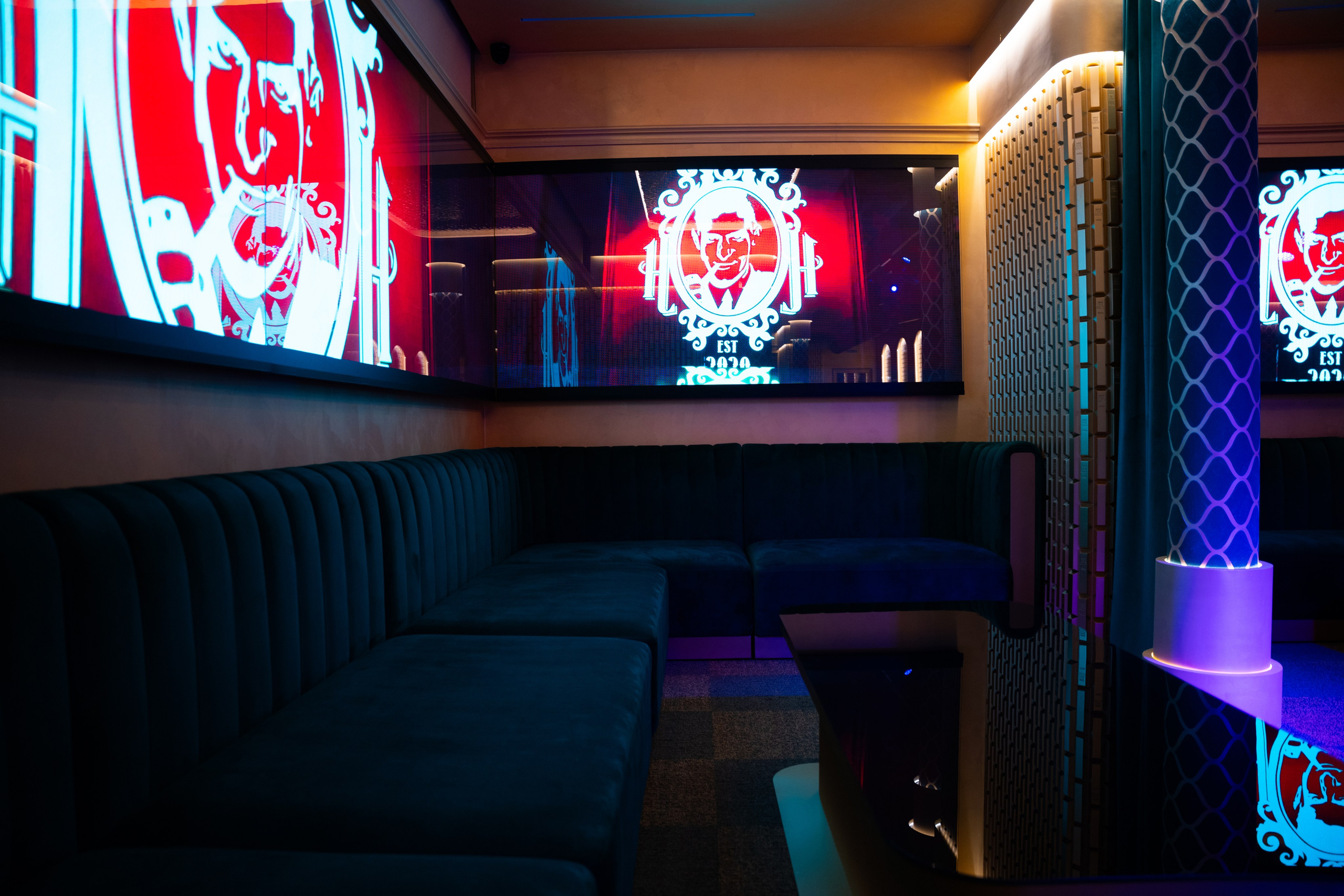 Фотосъемка интерьера стриптиз-клуба Hefner — элитный клуб Краснодара. Интерьерная фотосъемка клуба Hefner в Краснодаре — профессионально. Шедевры для Вас! Фотограф и Видеограф в Краснодаре Пахиев Руслан