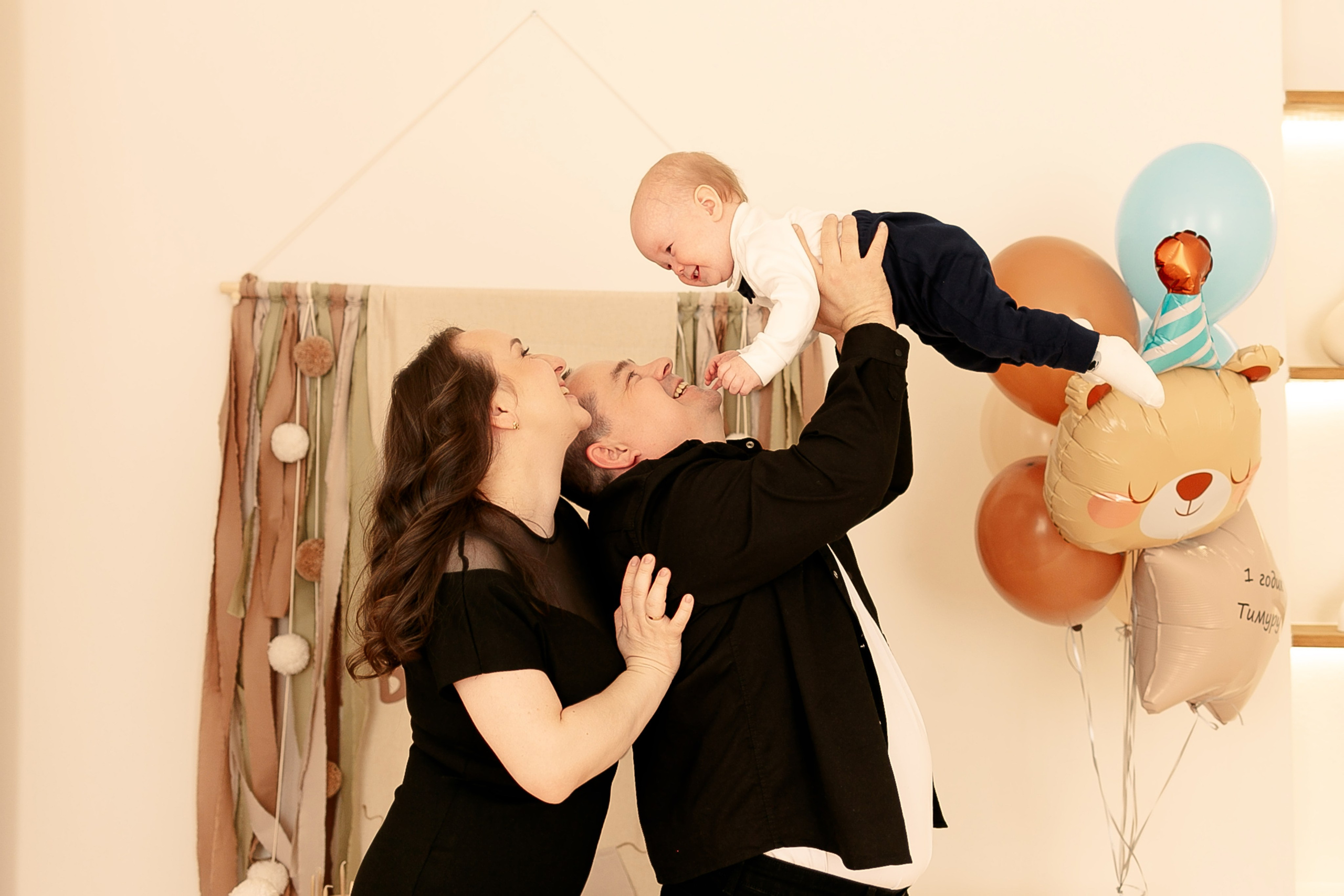 Тимуру 1 годик. Семейный фотограф Фотосессия беременности  Екатеринбург Елена Луткова