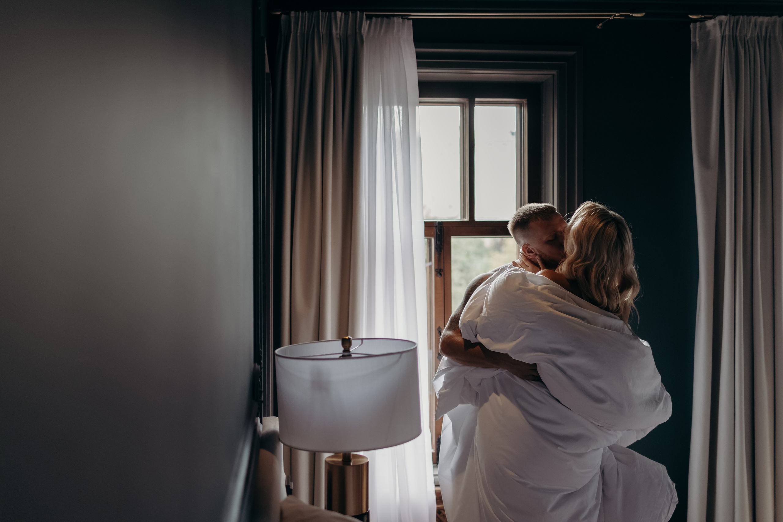 Александр и Елена (сборы, ресторан). Фотограф свадебный семейный в Красноярске Шукшина Наталья