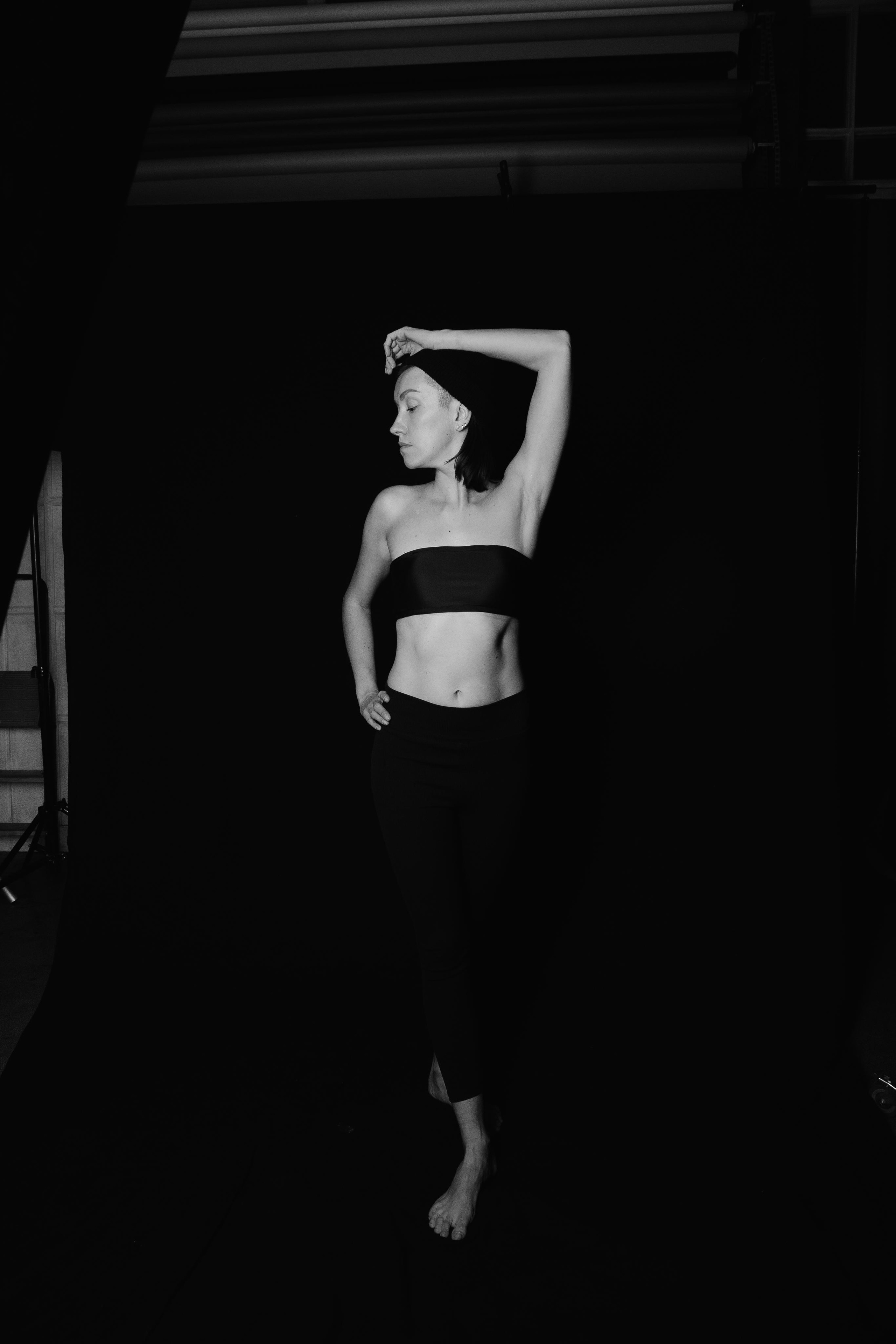 Ольга на черном. Креатор Ольга Яш