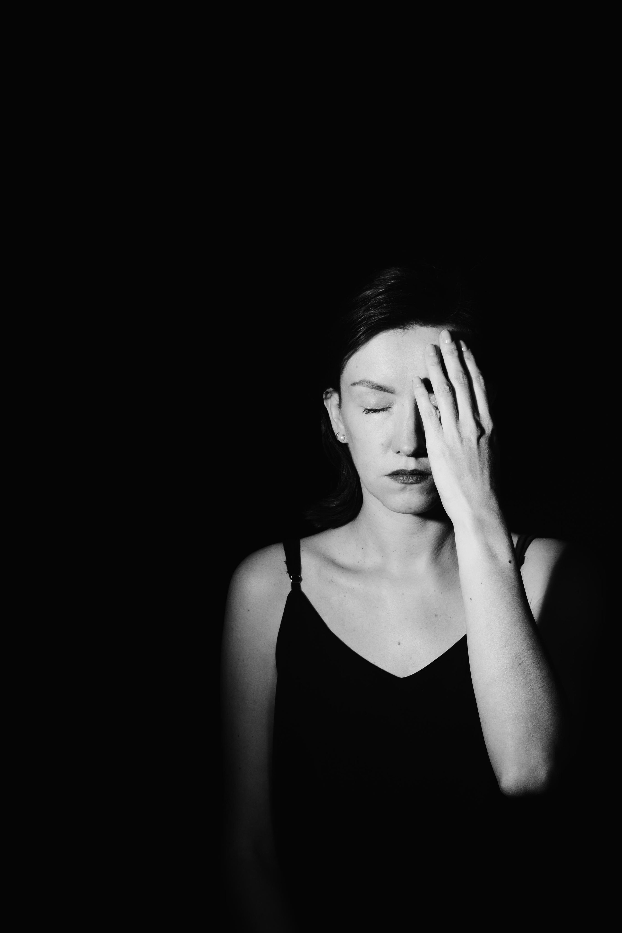 Ольга на черном. Креатор Ольга Яш