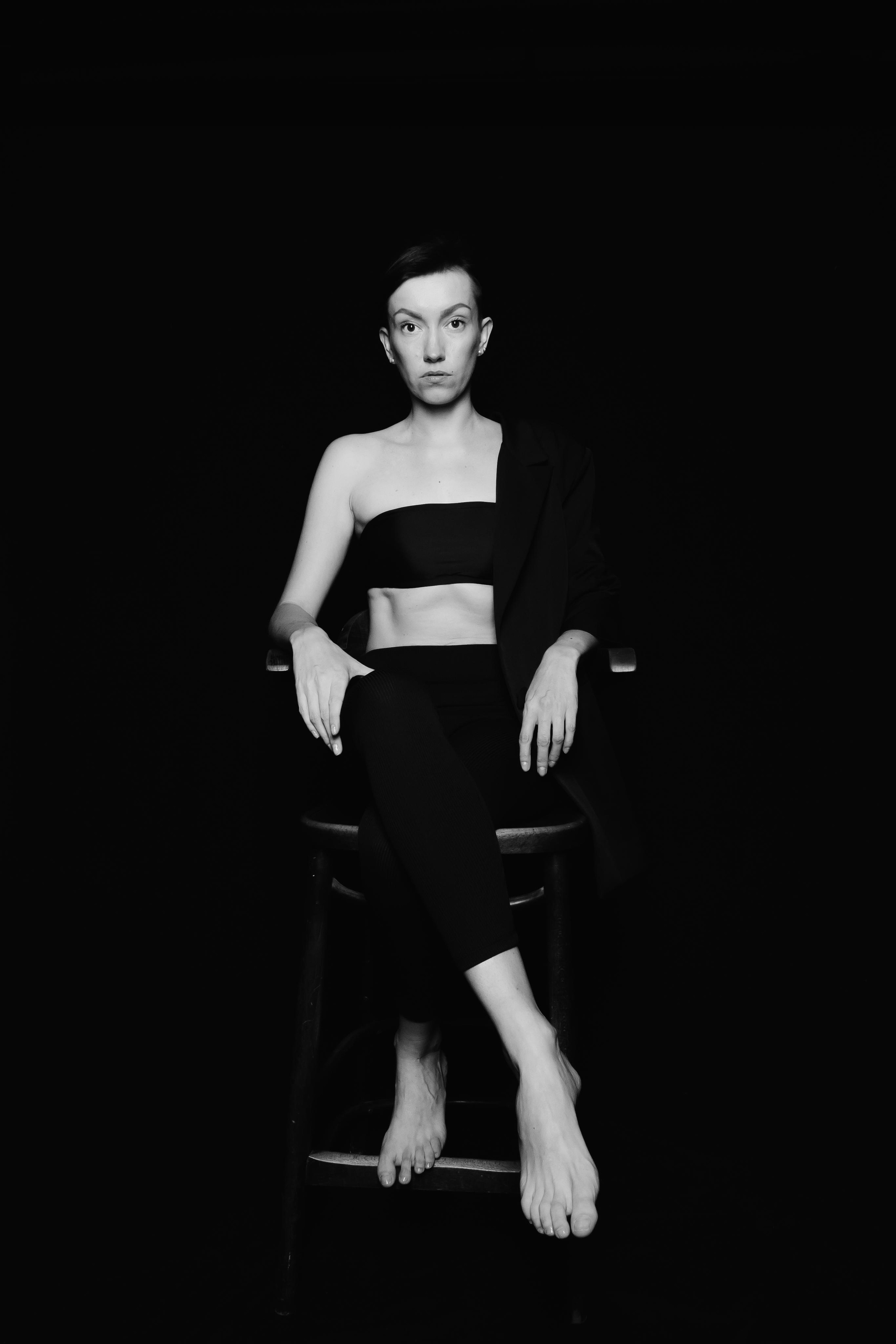 Ольга на черном. Креатор Ольга Яш