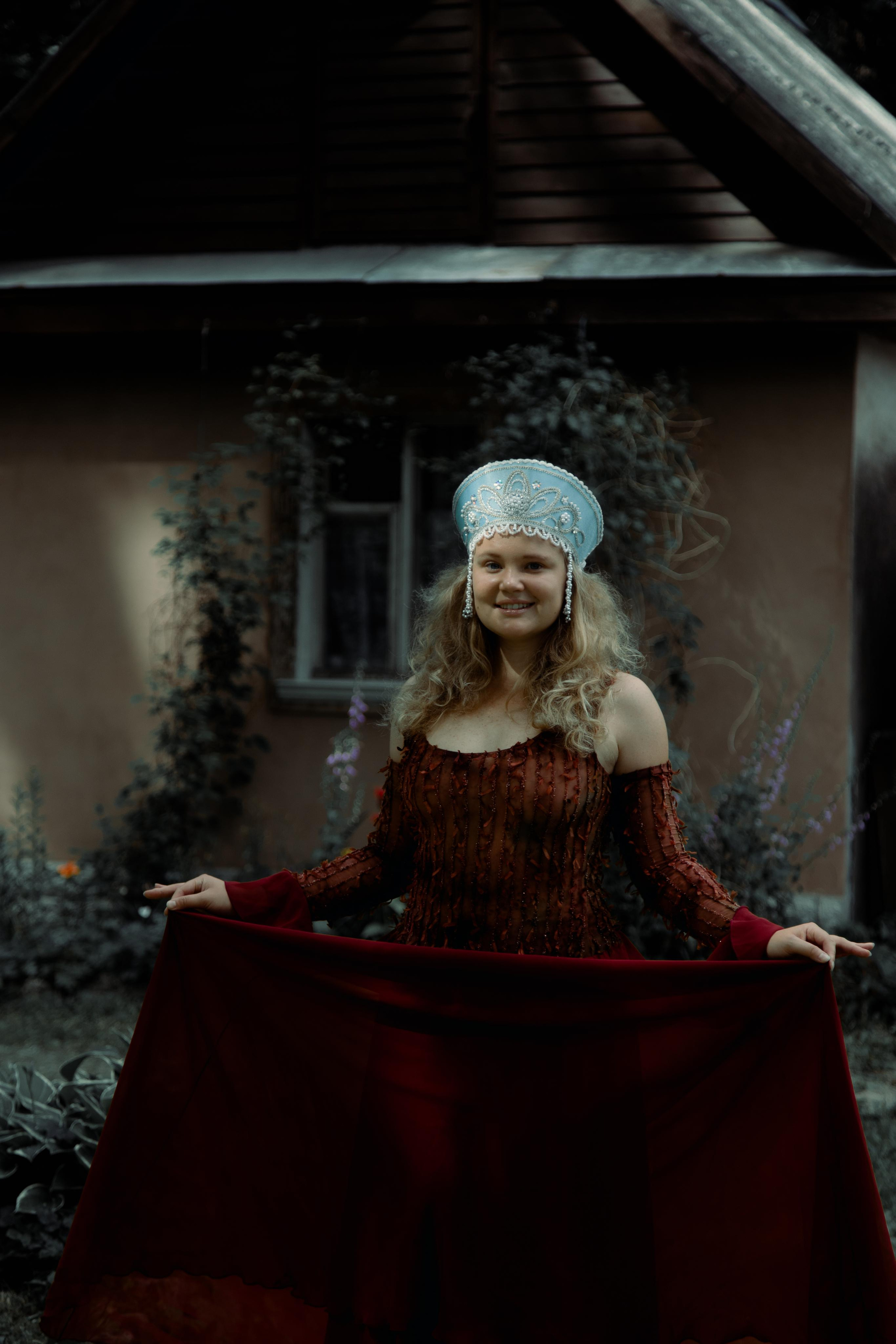 Кокошник на Удельной («Путешествие Наташи» — серия о России). Креатор Ольга Яш