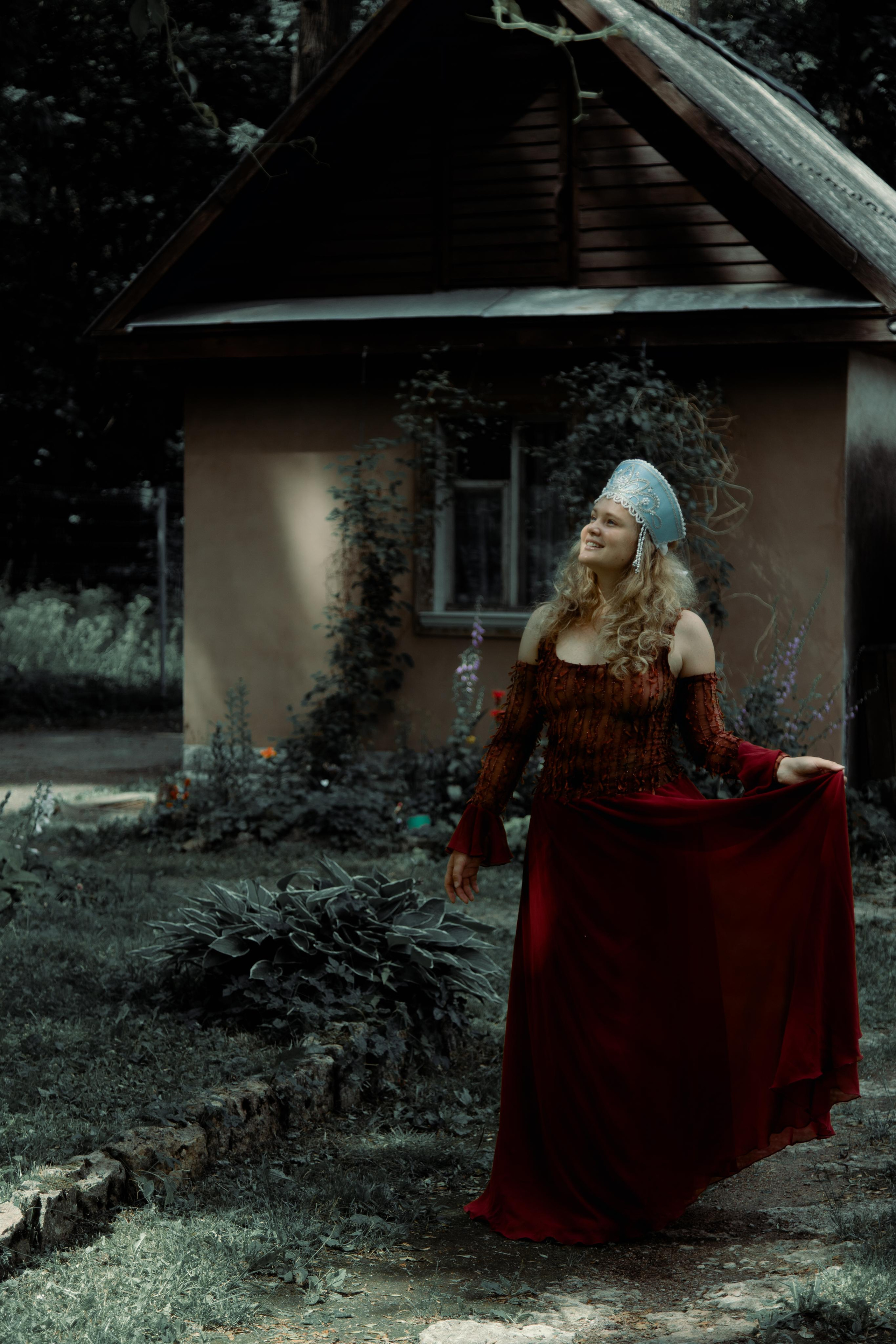 Кокошник на Удельной («Путешествие Наташи» — серия о России). Креатор Ольга Яш