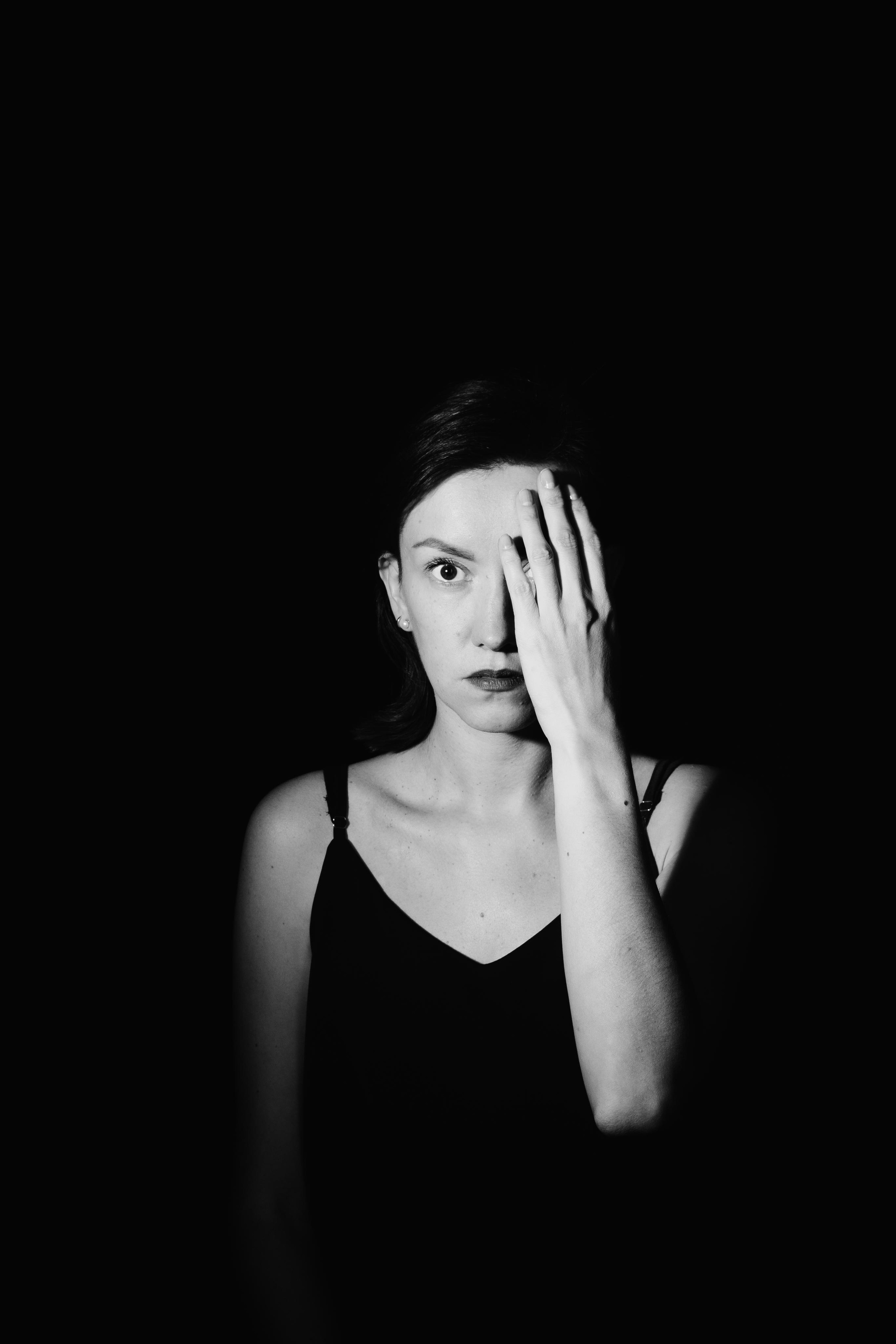 Ольга на черном. Креатор Ольга Яш