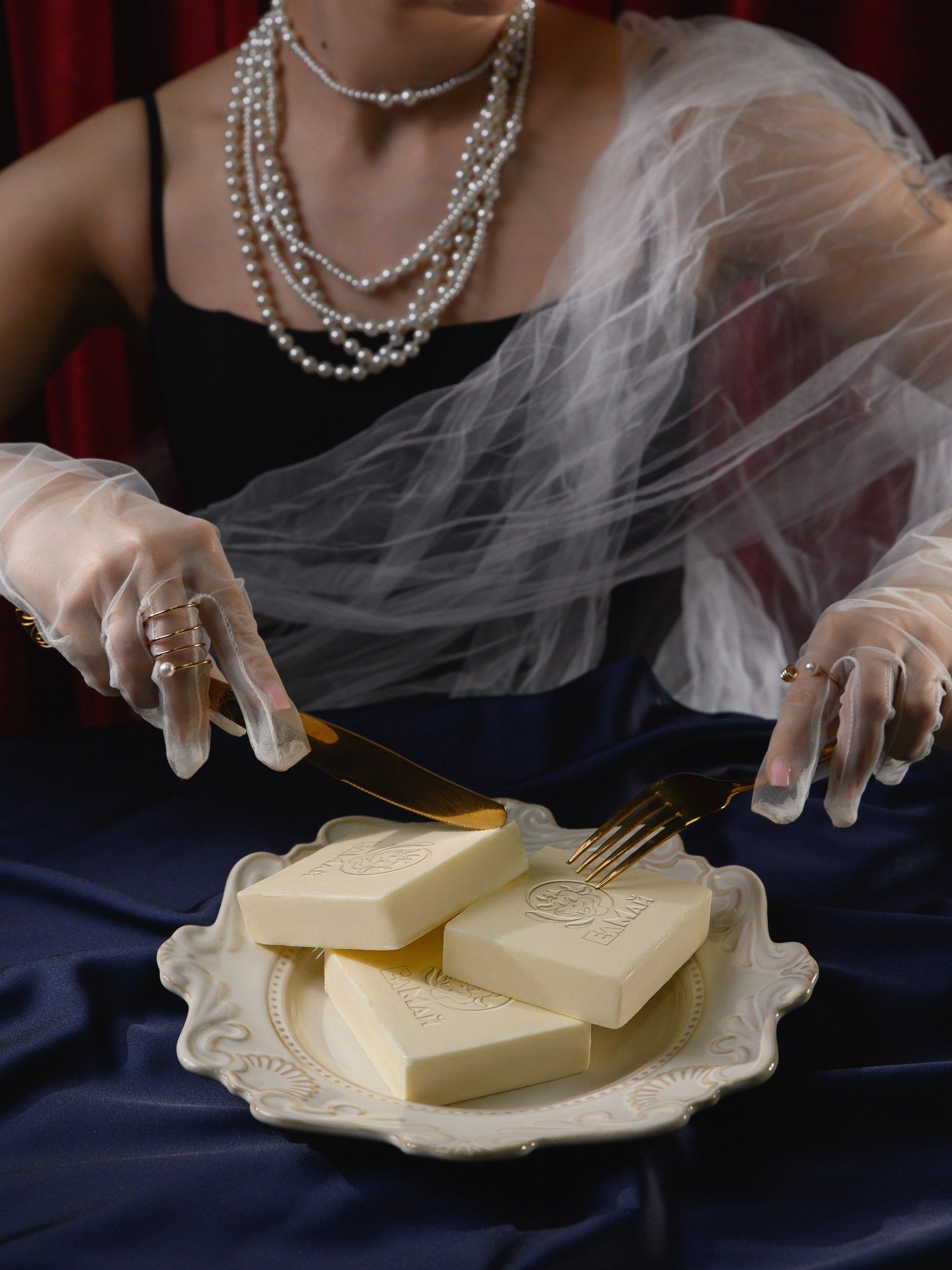 Елмай. Каустика — предметная фотостудия для брендов