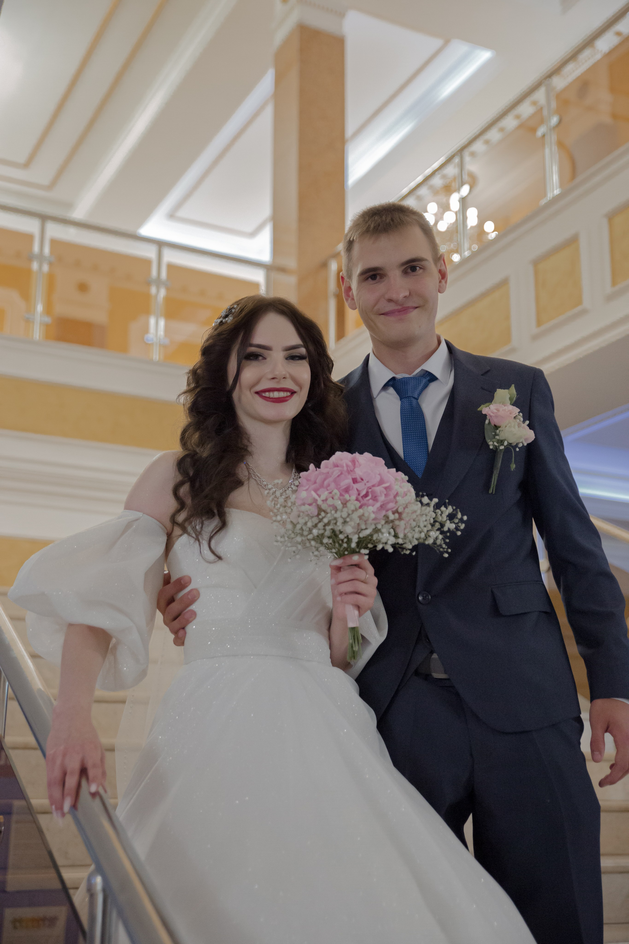 Молодожены в ЗАГСе