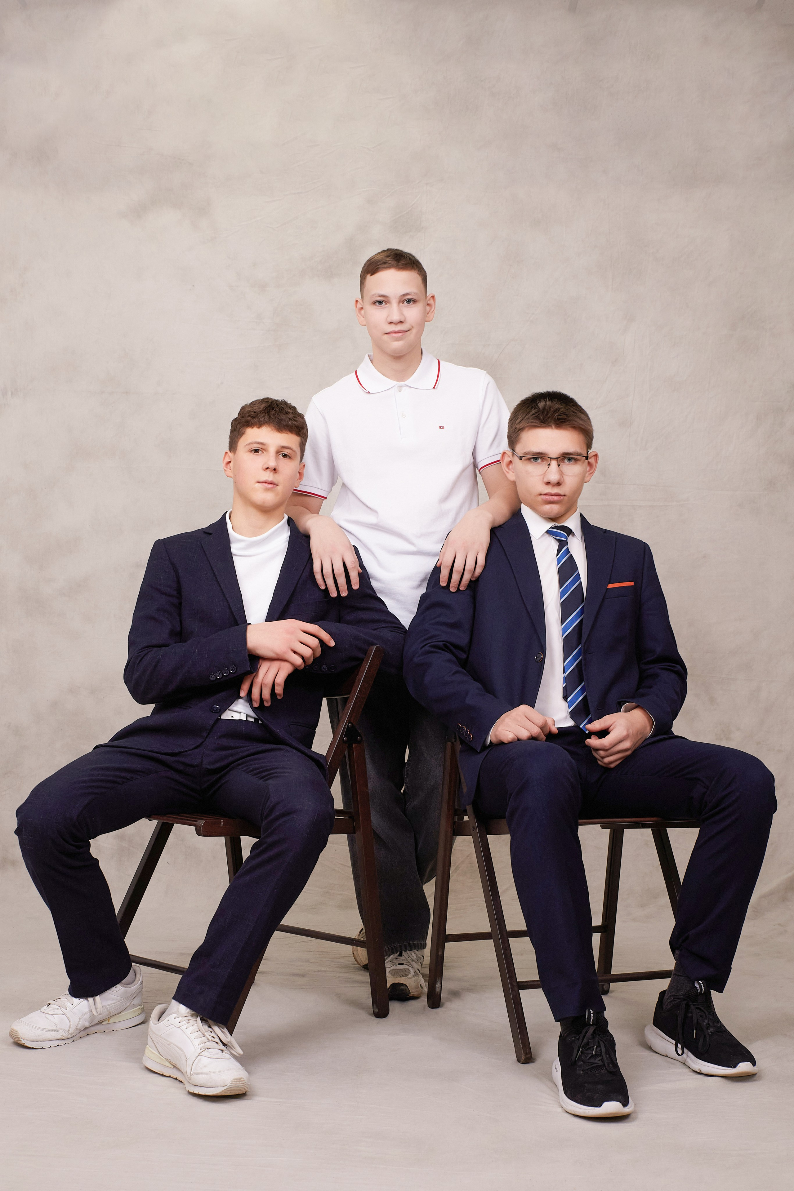 Стильный выпускной школьный альбом 9 и 11 класс «Классика» Тюмень. Выпускные альбомы в Тюмени для школ, садов, вузов спортивных секций