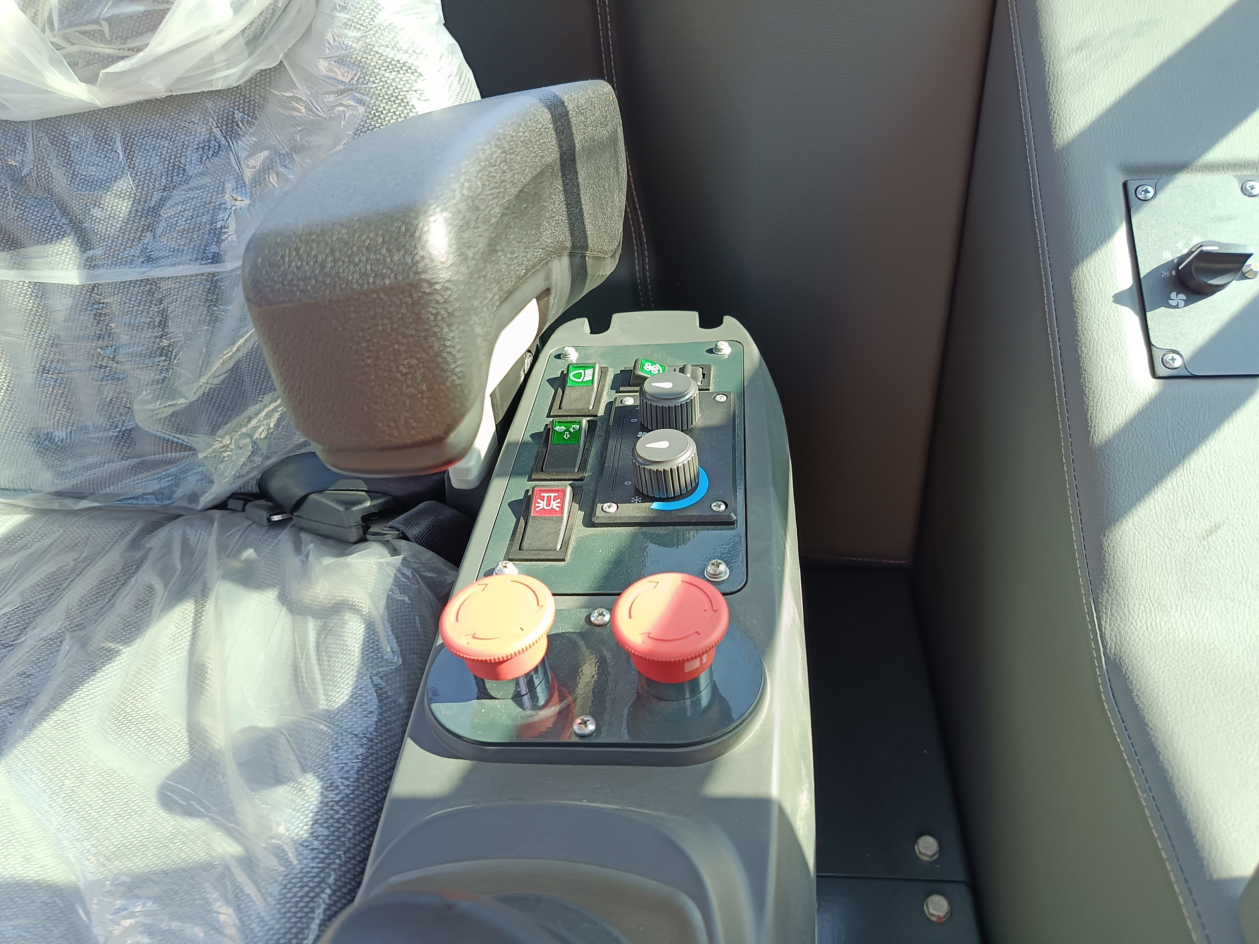 Фото грейдер Beezone G732Т (B26TMG-A). Продажа и обслуживание грузовой техники и спецтехники в г. Новосибирск компания СТИ