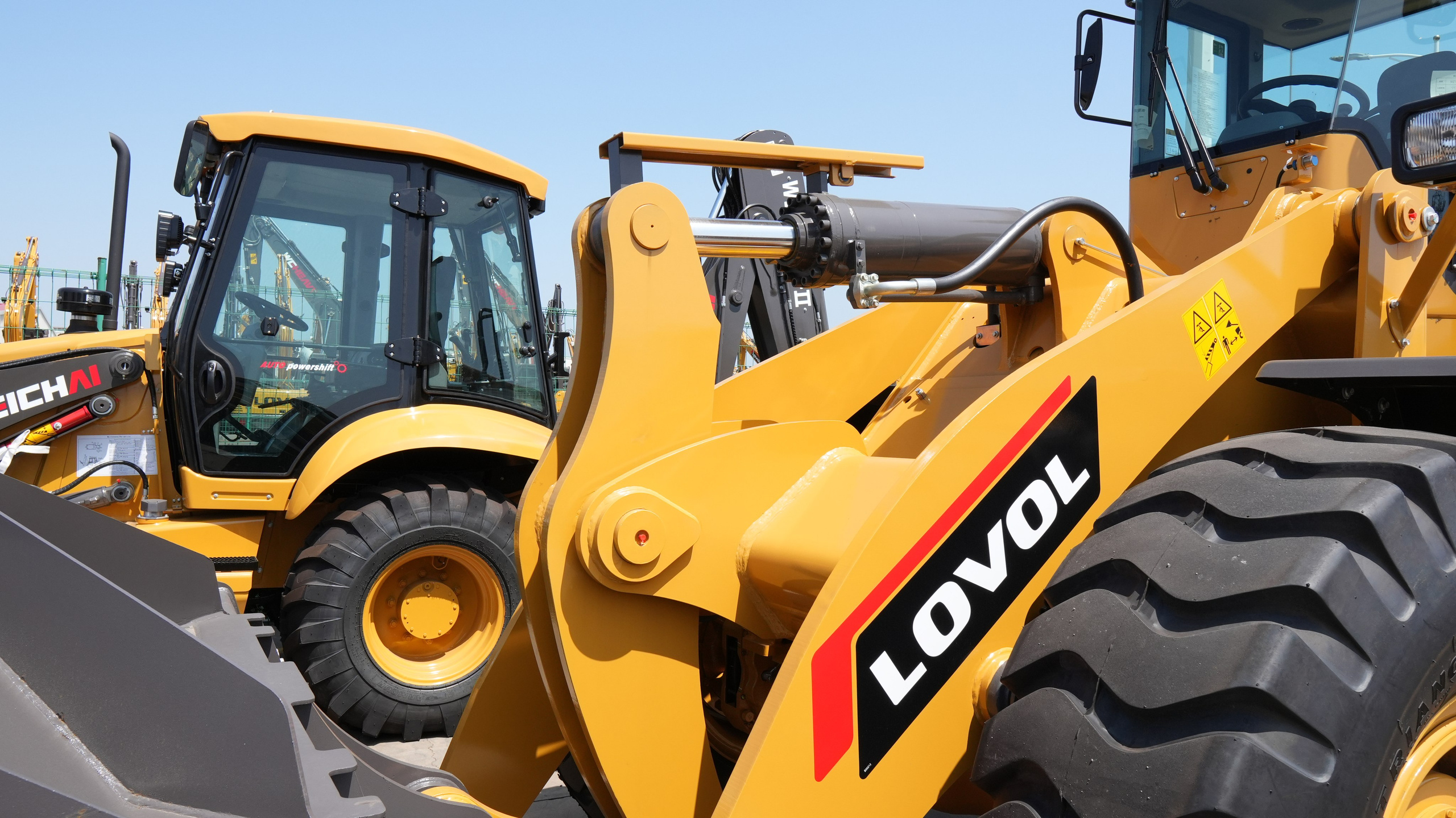 Фото фронт. погр. Weheavy WL855K. Продажа и обслуживание грузовой техники и спецтехники в г. Новосибирск компания СТИ