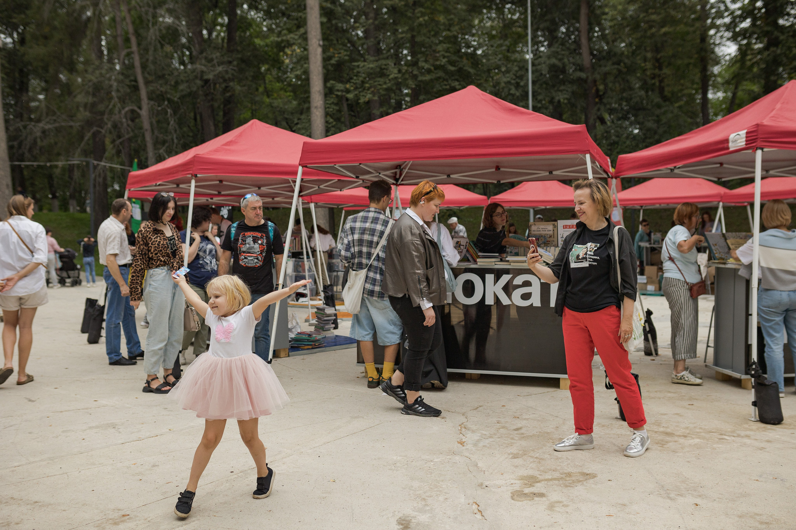 Книжный фестиваль «Смены» в Выксе 2024. Фотограф городских и семейных событий Артем Карпухин
