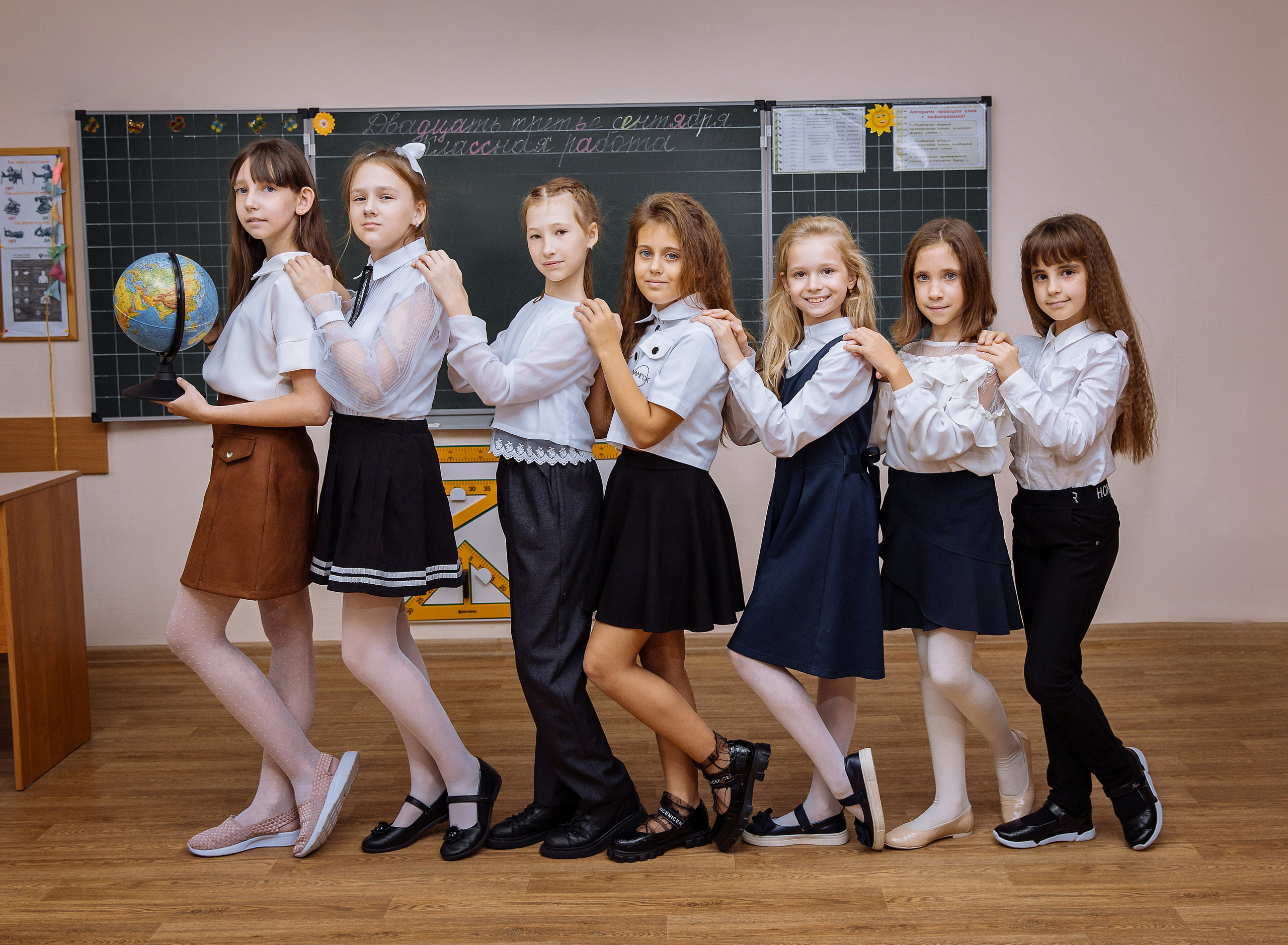 Начальные классы. Выпускные школьные фото­альбомы для школ и детских садов в Волгограде и Волжском