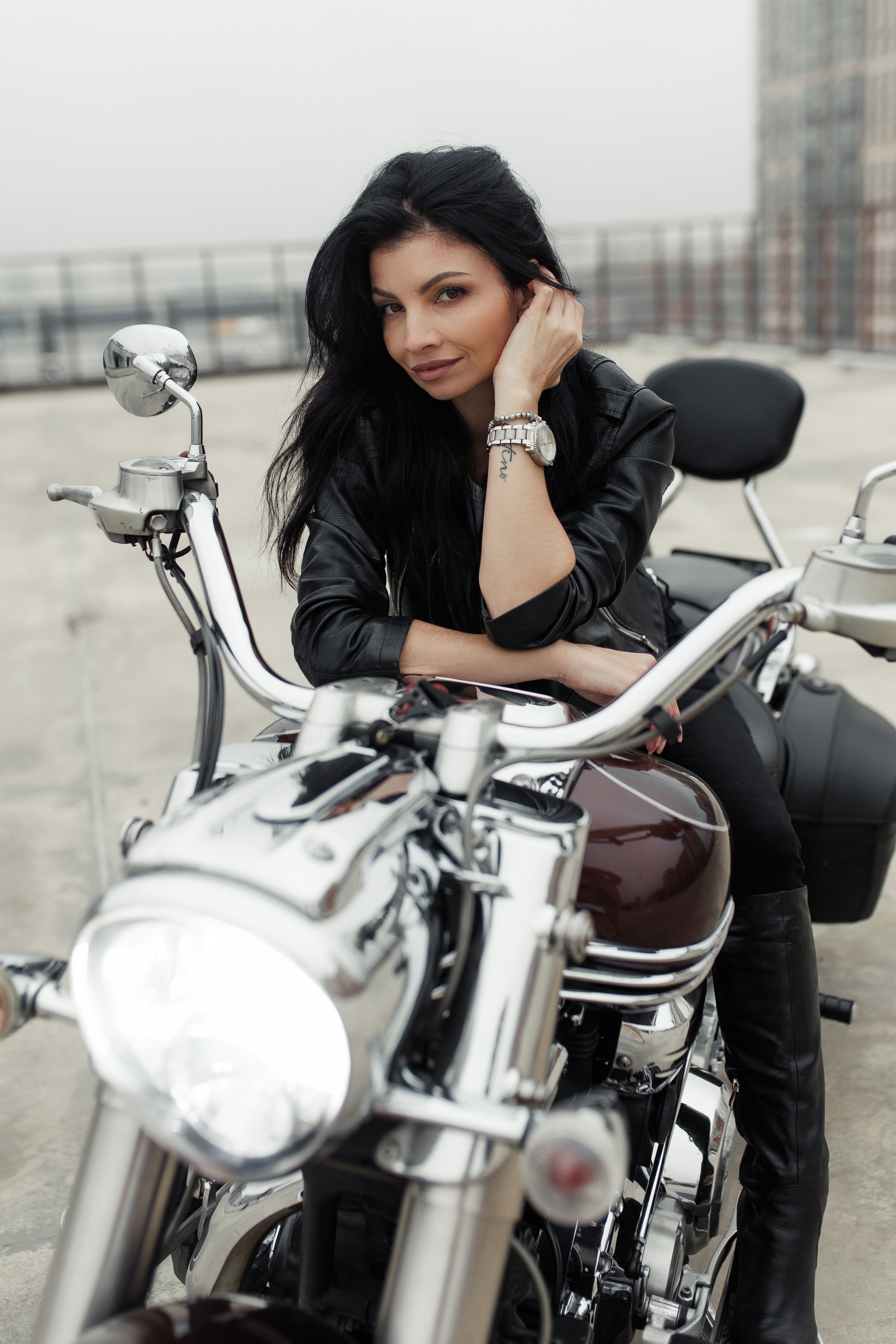 На крыше с мото