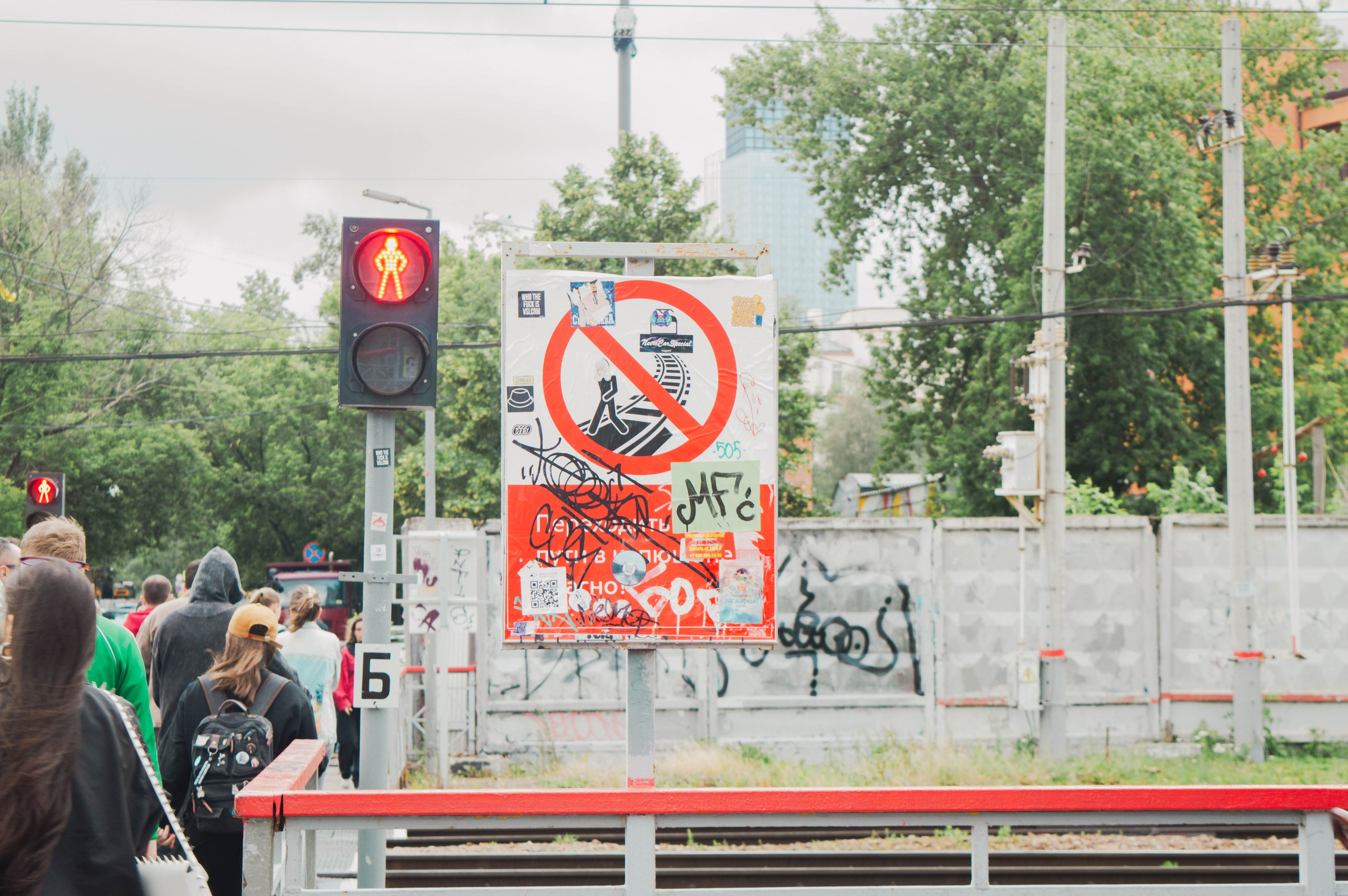 Типология «Стикербомбинг в городе». Фотограф Анастасия Лощакова в Москве