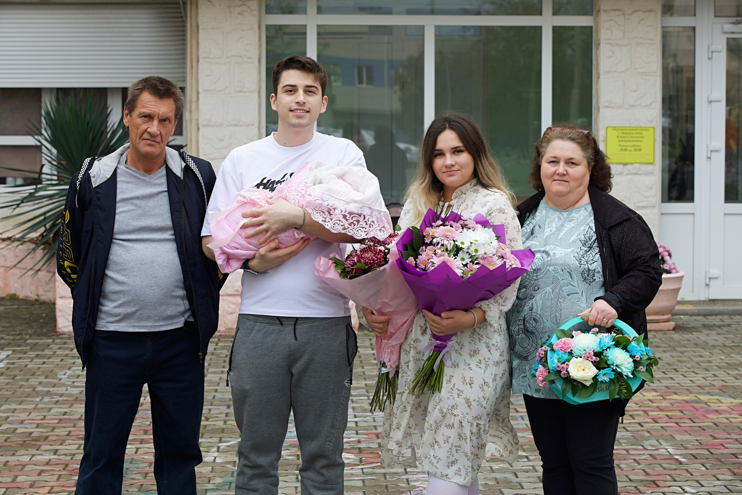 Выписка Аня и Давид. Репортажный фотограф Анапа