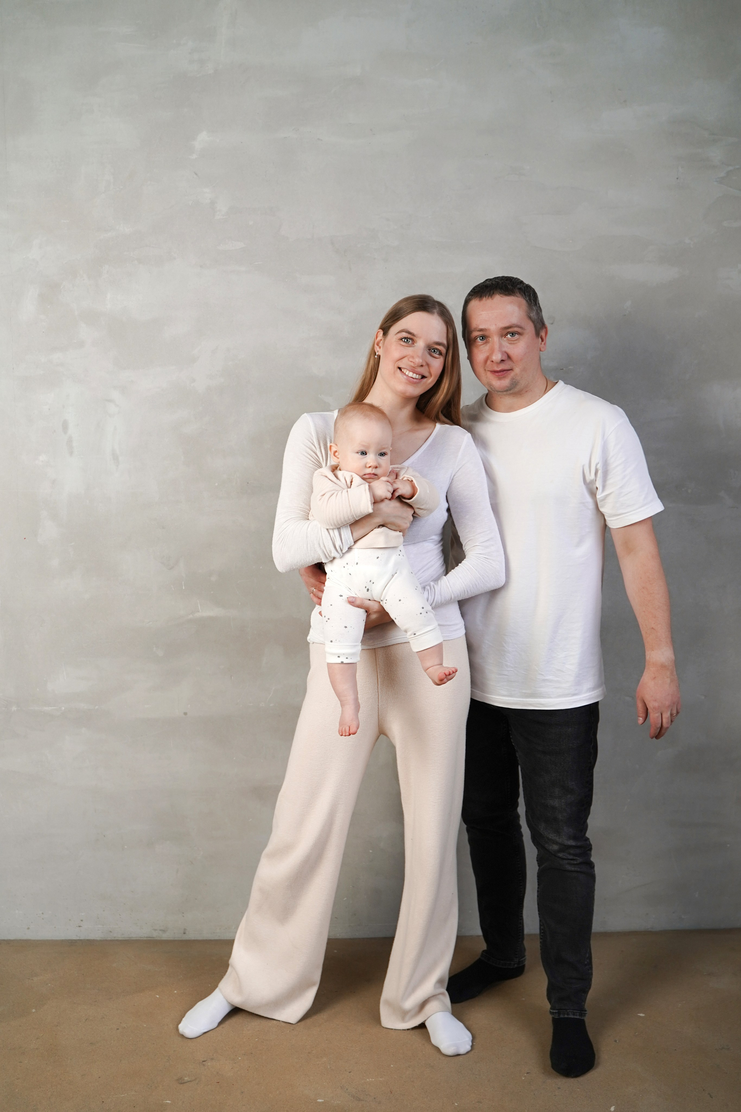 Семейная фотосессия в студии. Фотограф Надежда Жемкова. Фотосъёмка, ретушь, фотомонтаж для вас и вашего бизнеса