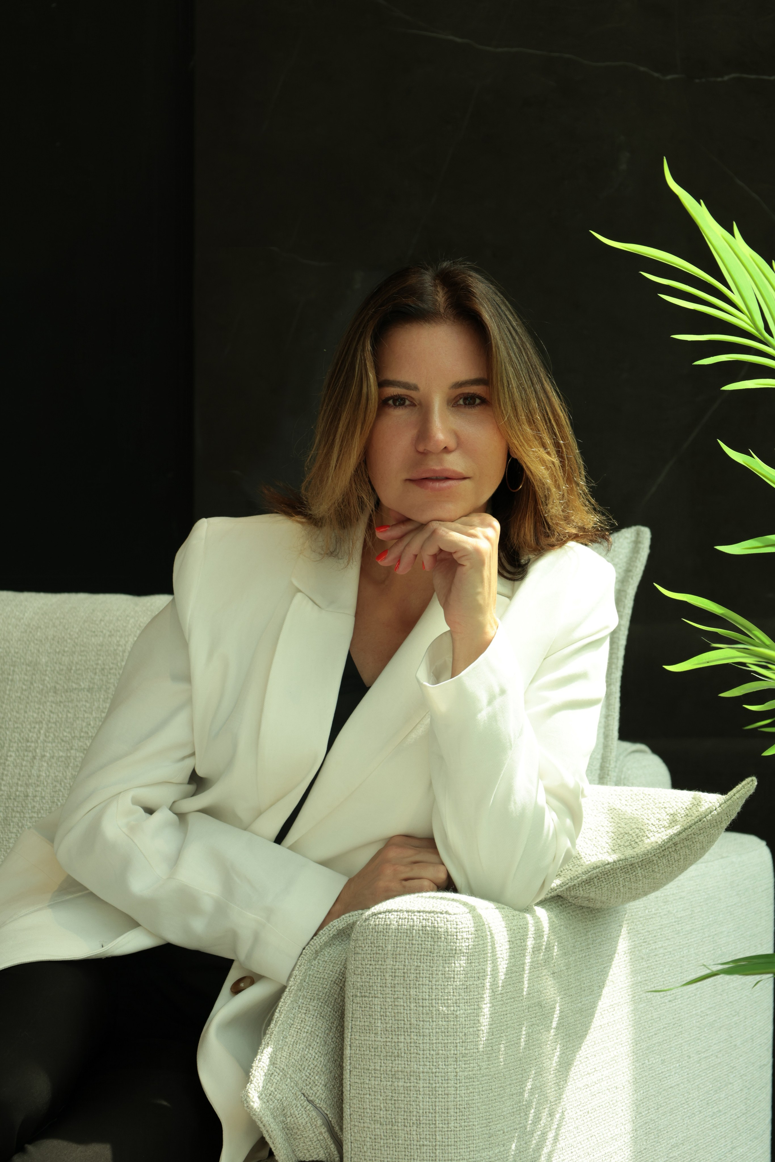 Портретная съёмка на визитку в мебельном салоне Decona. Tatiana Shumskaya