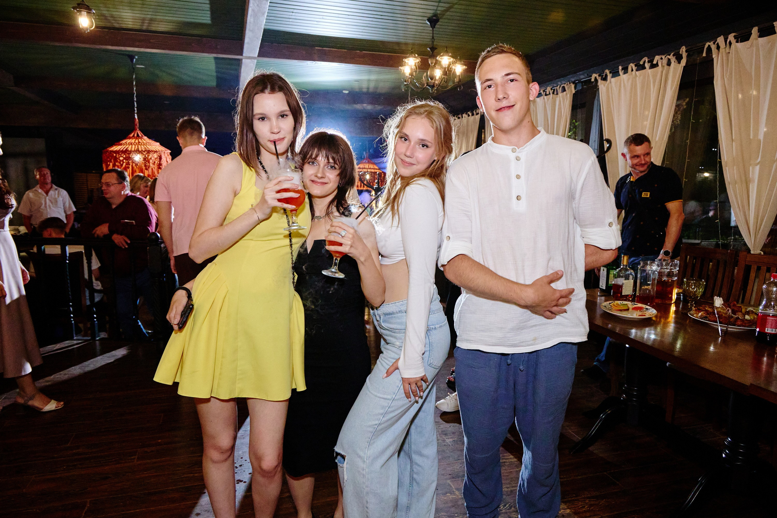 Выпускной 35 Сош. Фотограф Выпускные альбомы Таганрог Сергей Коробченко