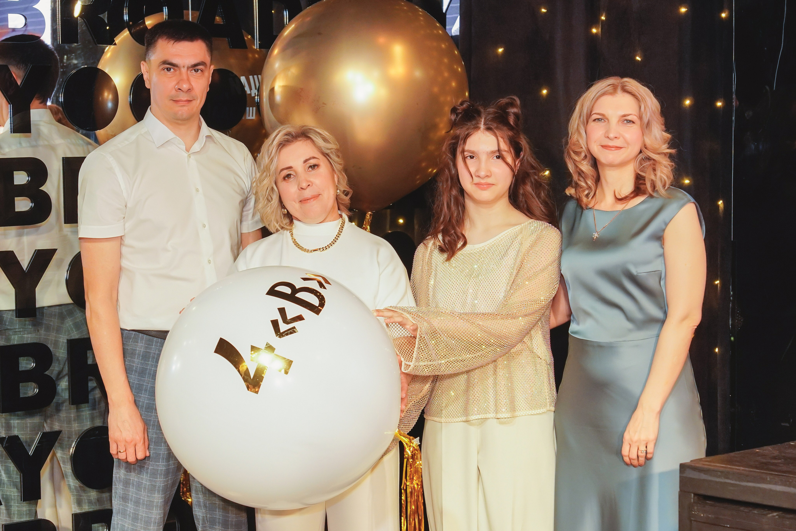 Выпускной. Занимаюсь профессиональной фотографией и живу рядом с Байкалом. Работаю в разных жанрах