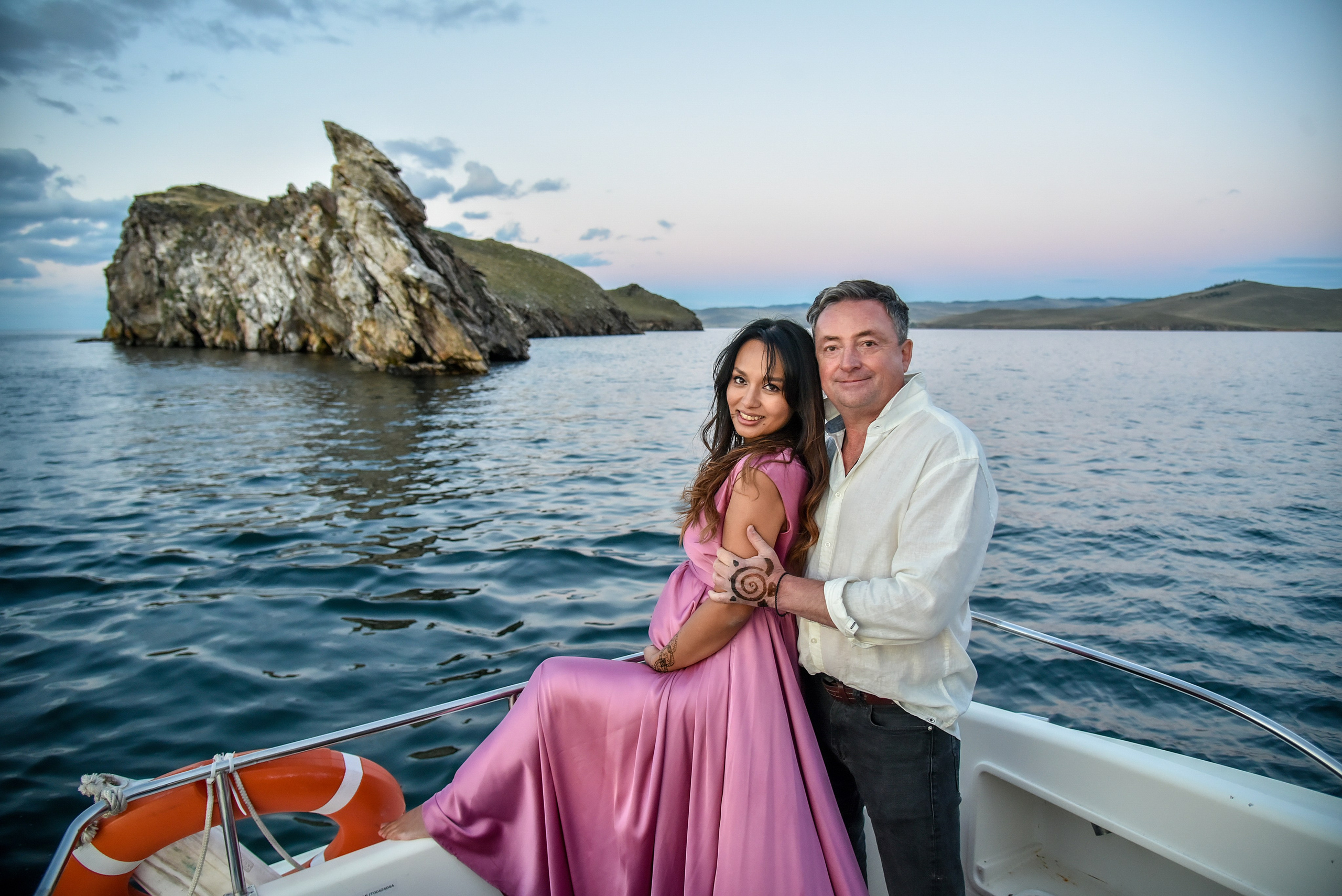 Семейная фотосессия на Ольхоне. Занимаюсь профессиональной фотографией и живу рядом с Байкалом. Работаю в разных жанрах