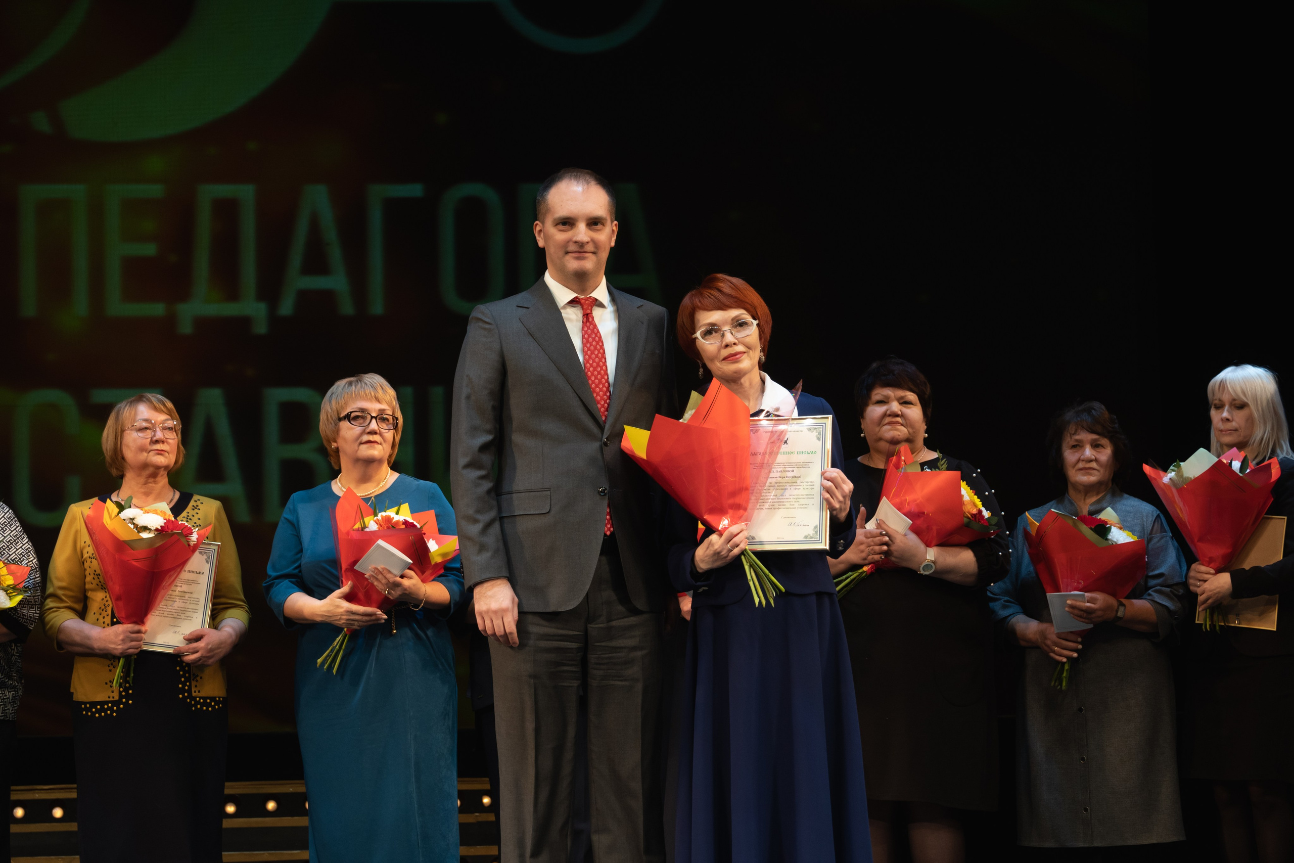 Музыкальный театр. Занимаюсь профессиональной фотографией и живу рядом с Байкалом. Работаю в разных жанрах