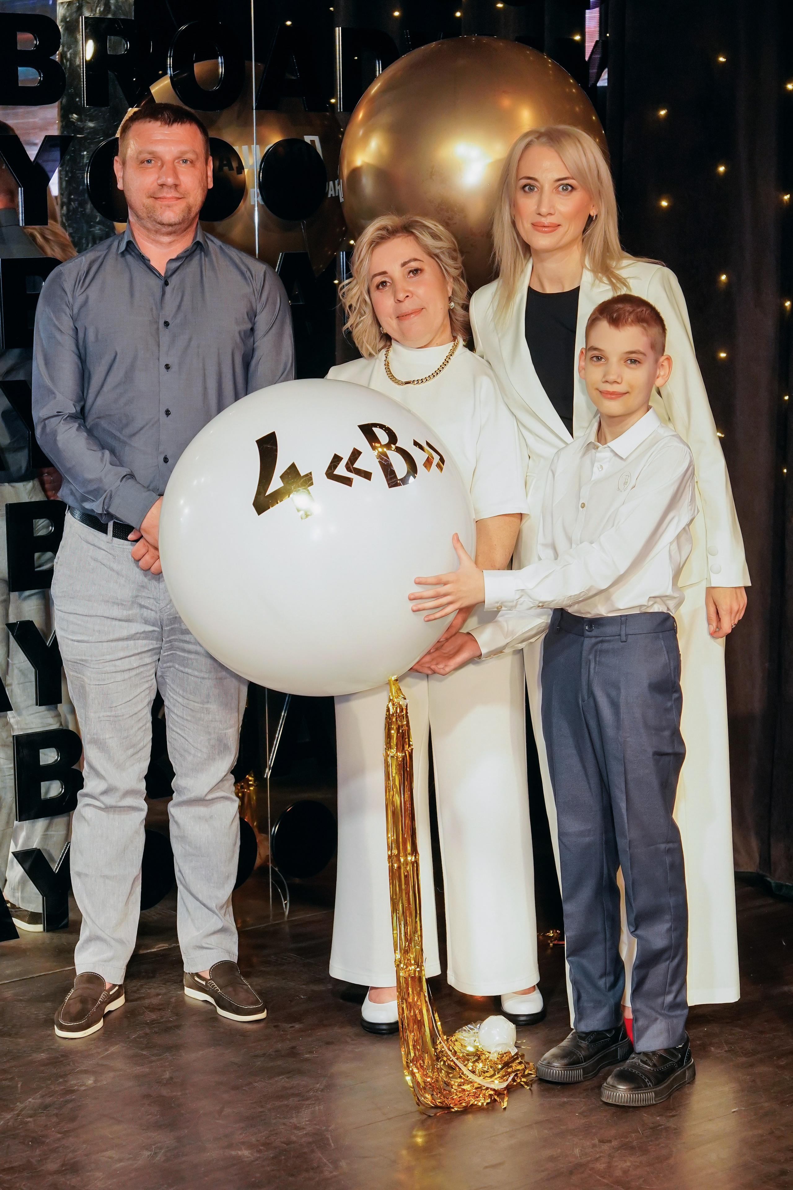 Выпускной. Занимаюсь профессиональной фотографией и живу рядом с Байкалом. Работаю в разных жанрах