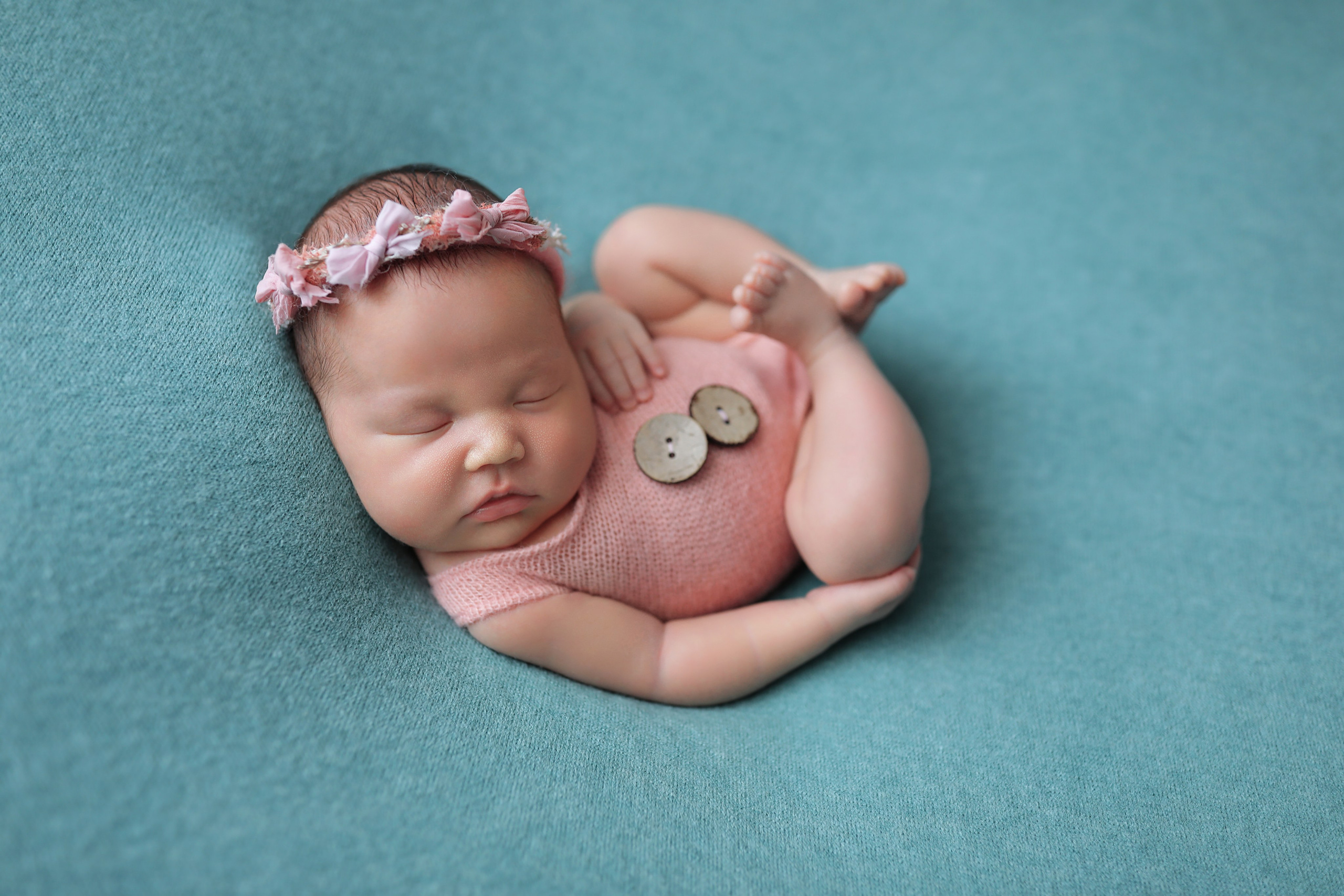 PH @anna_molodykh_newborn.almaty. Retoucher Aleksmokh