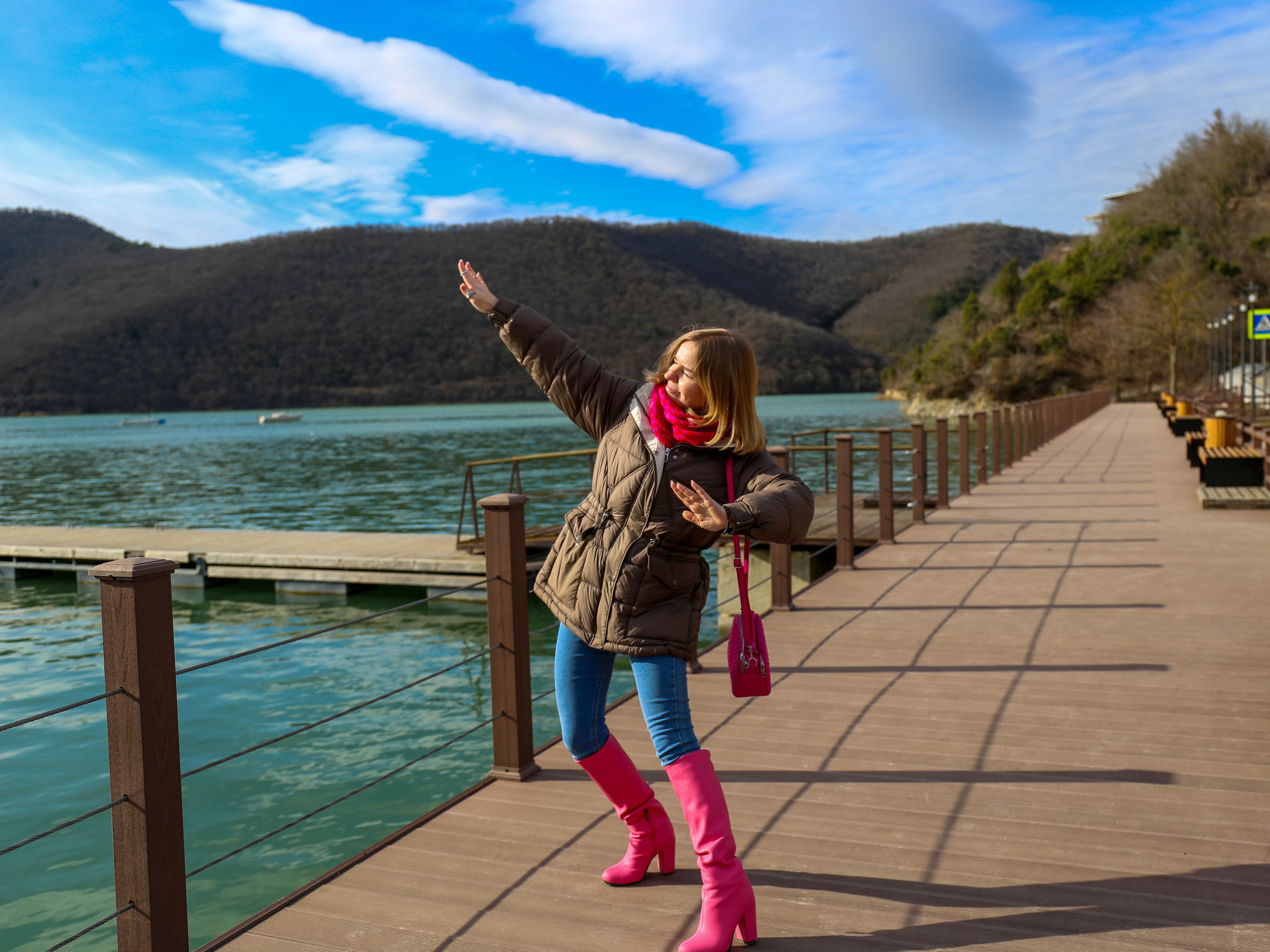 Зимняя фотосессия в Абрау-Дюрсо. Семейный и детский фотограф Екатерина Черняева. Снимаю портреты, love story, фотопрогулки, работаю на улице, в кафе, студии, дома у клиента