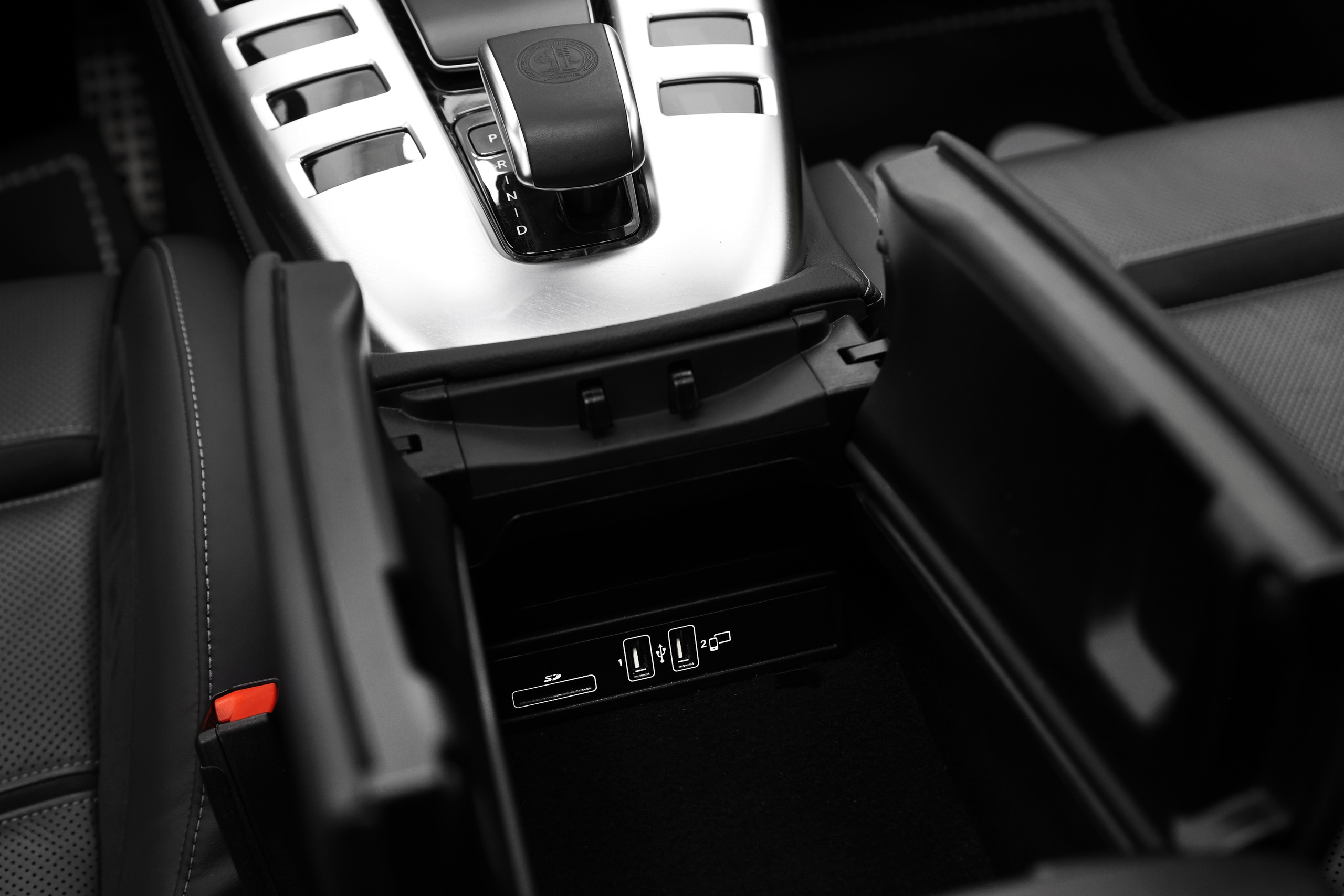 2019 MERCEDES BENZ GT63s AMG. Mixturecaptures