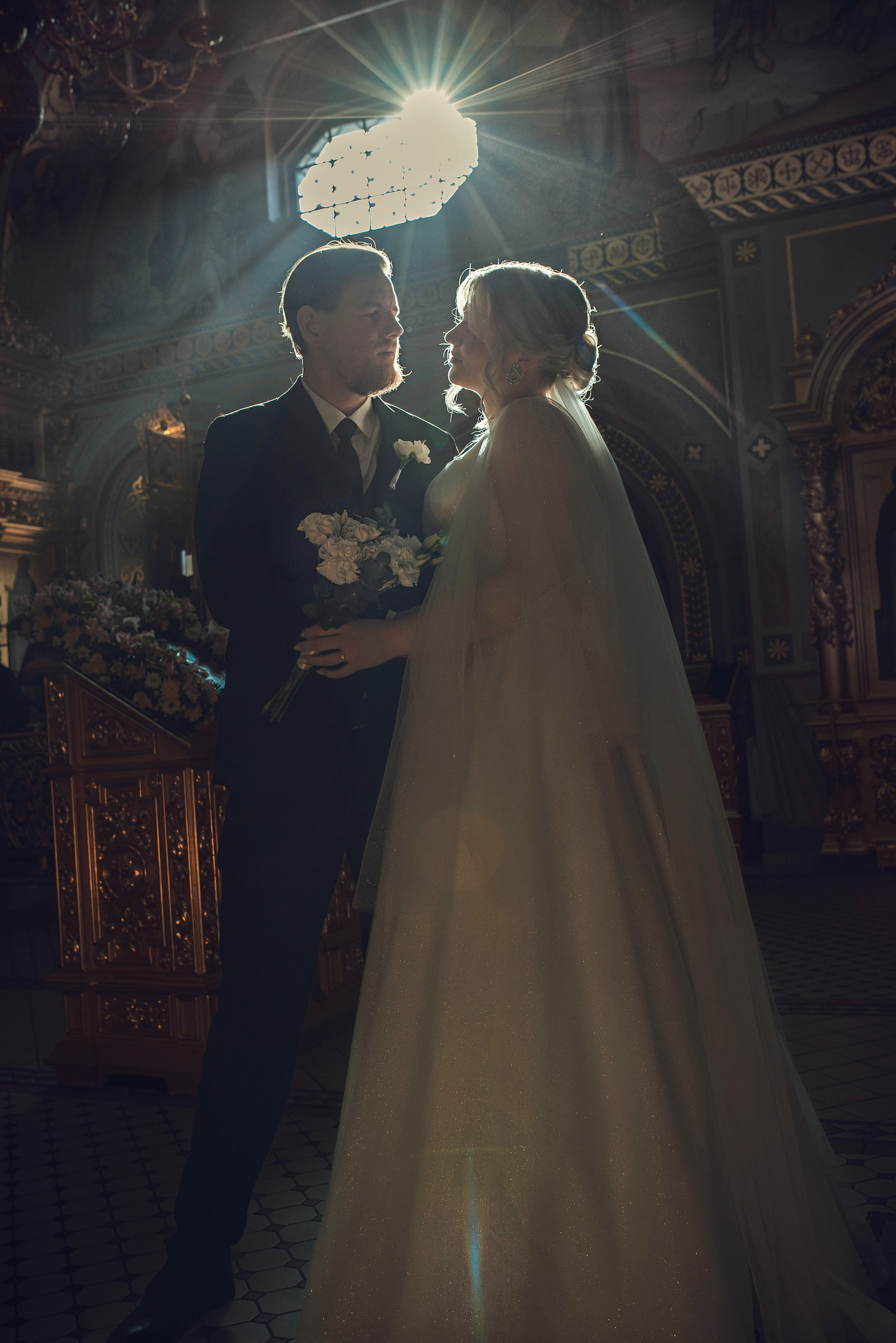 молодожены в сартове, пара в саратове ,съемка в храме, сьемка в храме москва, венчание в саратове, венчание москва , фоотосъемка венчание, фотограф на венчание 