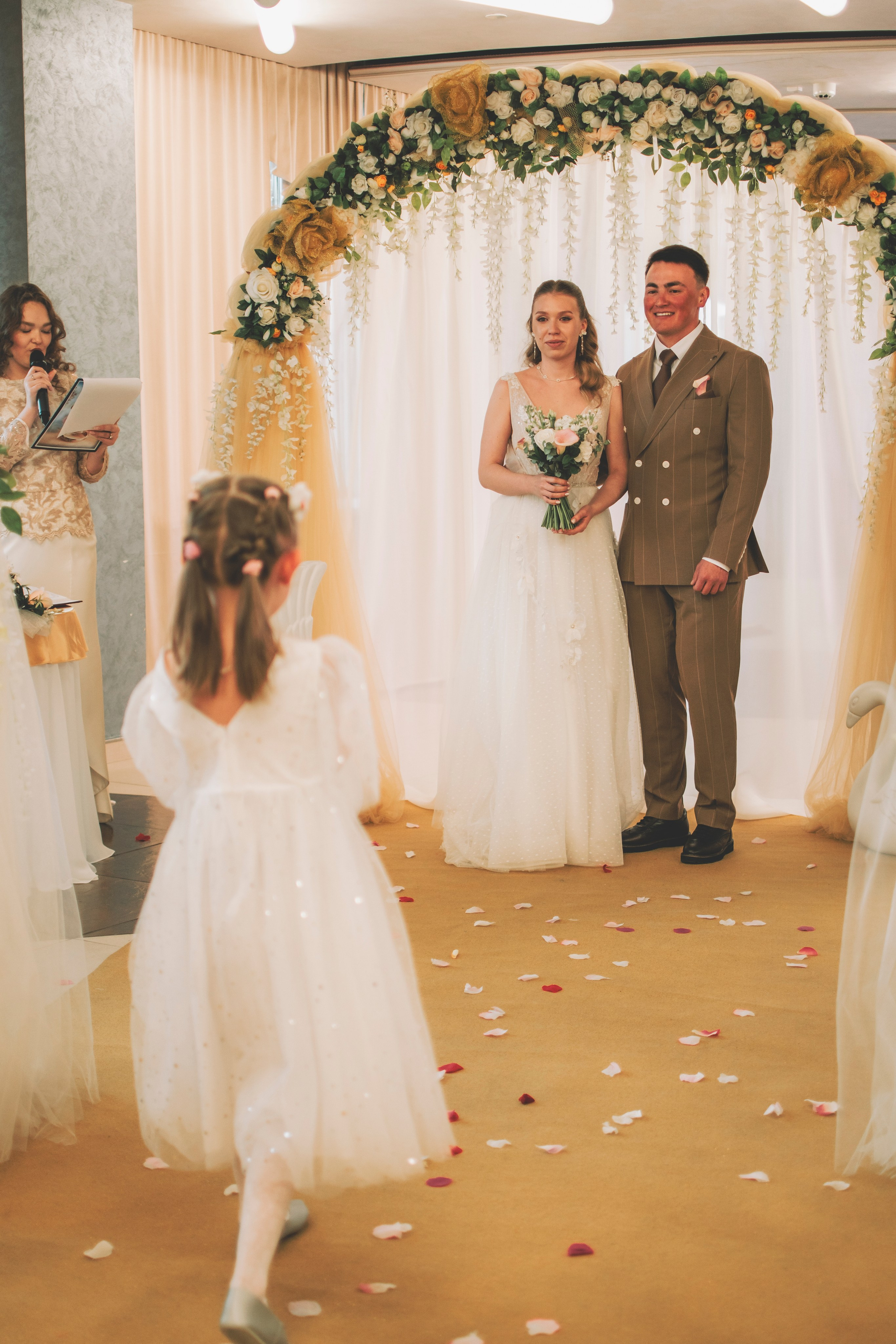 Альберт и Анастасия (Студийная фотосессия, роспись в ДК Нефтяник + фотосессия с гостями). Семейный и свадебный фотограф Губкинский и Ставрополь