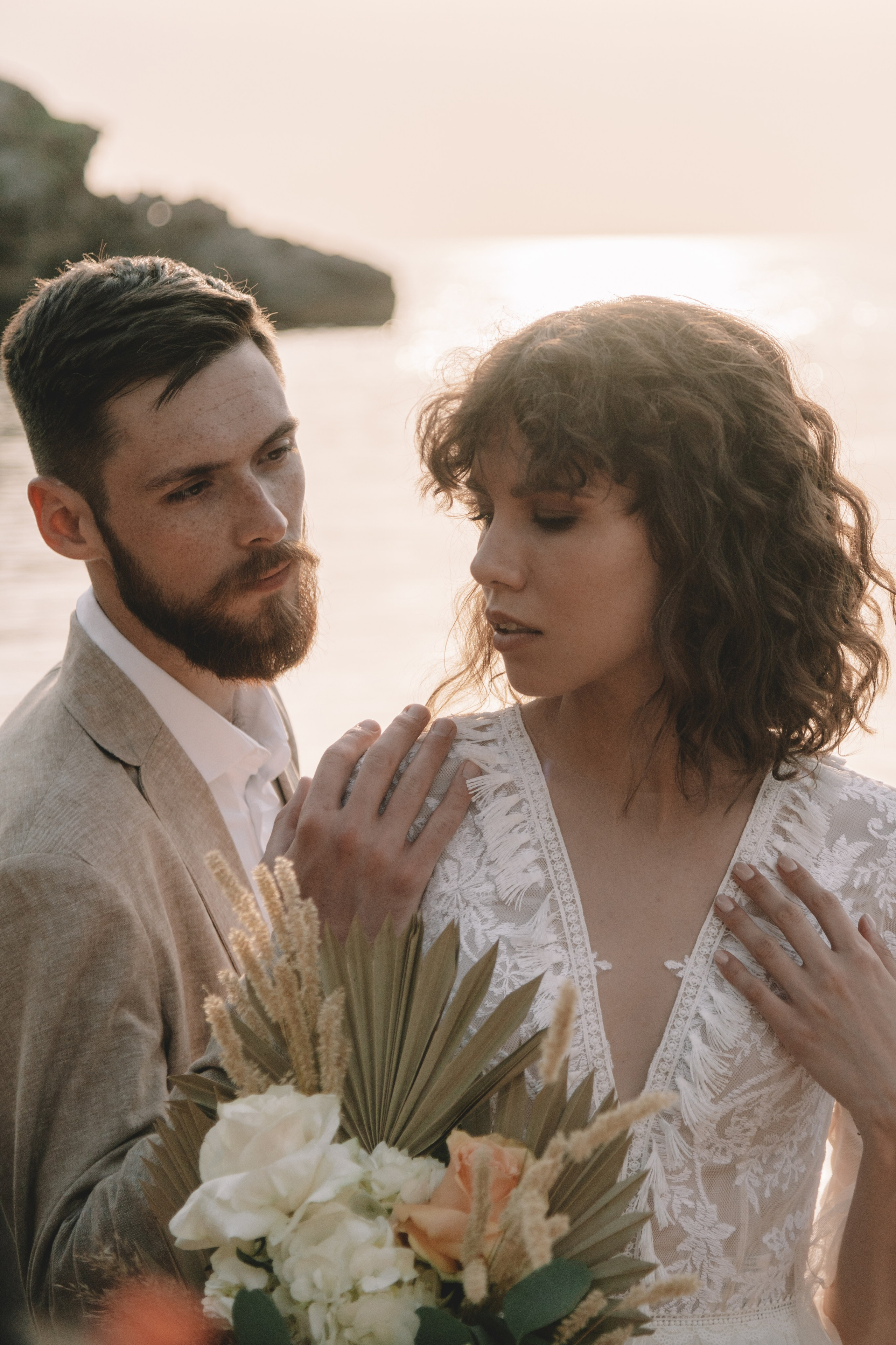 Свадебная фотосессия в Щелкино ,Бухта Космонавтов. Выездная церемония на берегу моря Крым. Свадебный и семейный фотограф и видеограф, Крым, Москва, Санкт -Петербург