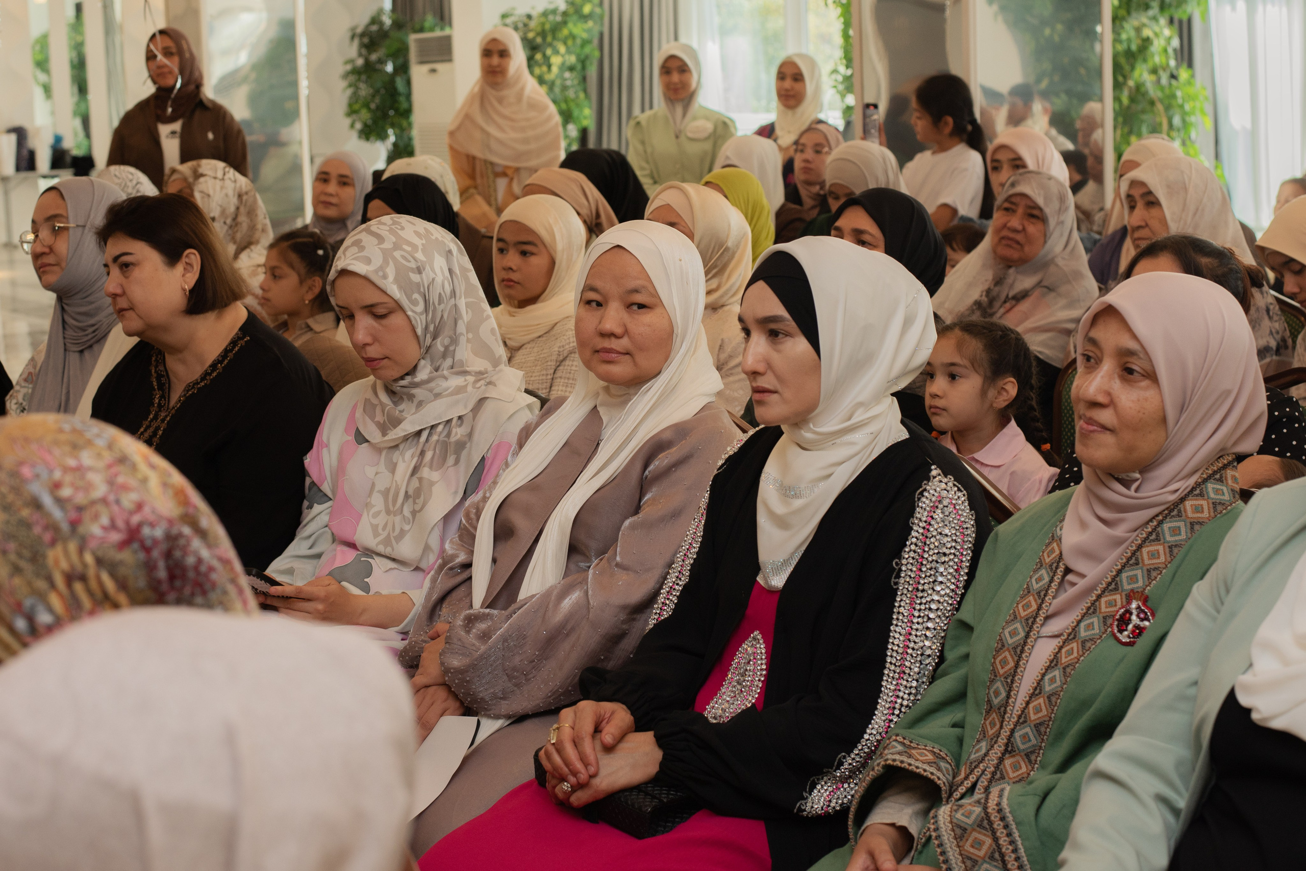 Выпускной в Евразийской женской гуманитарной академии. Лина Курочка — ваш фотограф