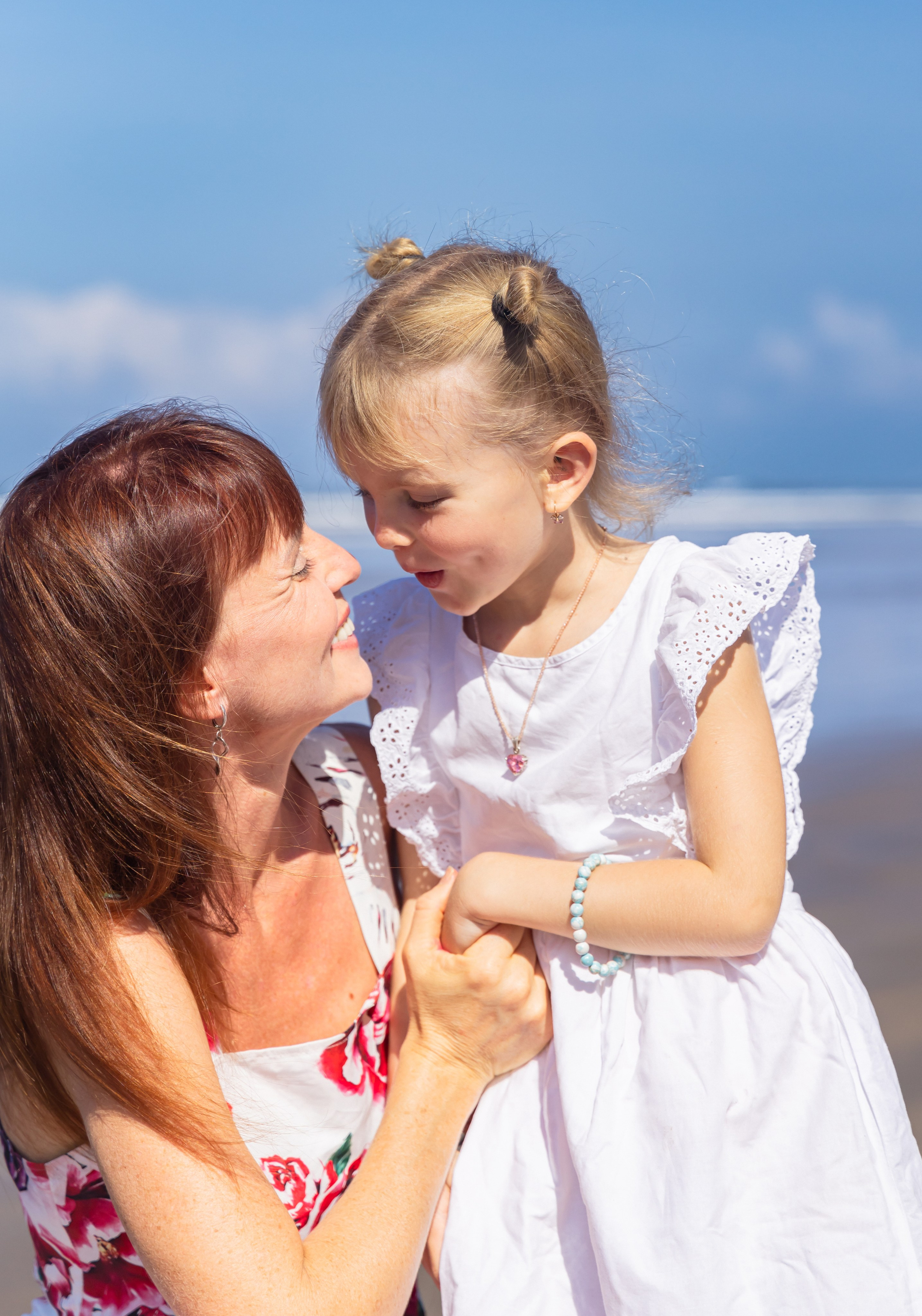 Ocean vibe with Tanya & Katya. Family, portrait, content photo in Costa Rica Evgeniya Besprozvannykh