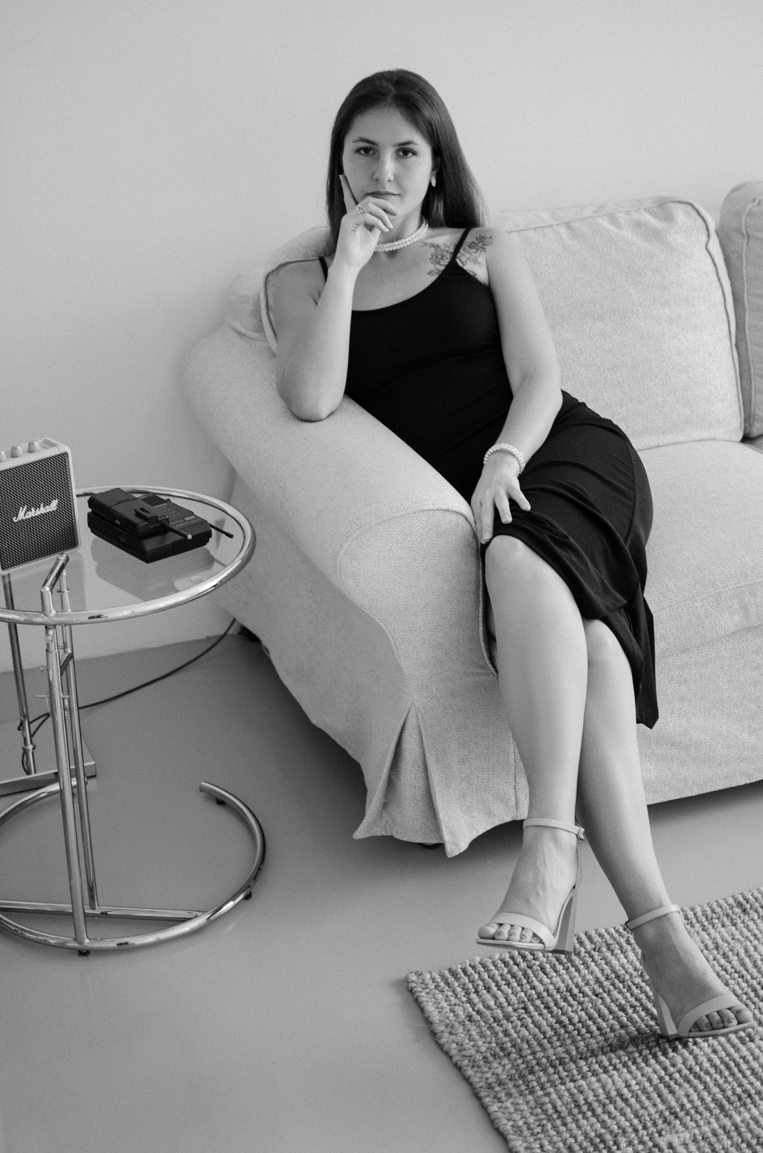 Черно белая фотография в фотостудии