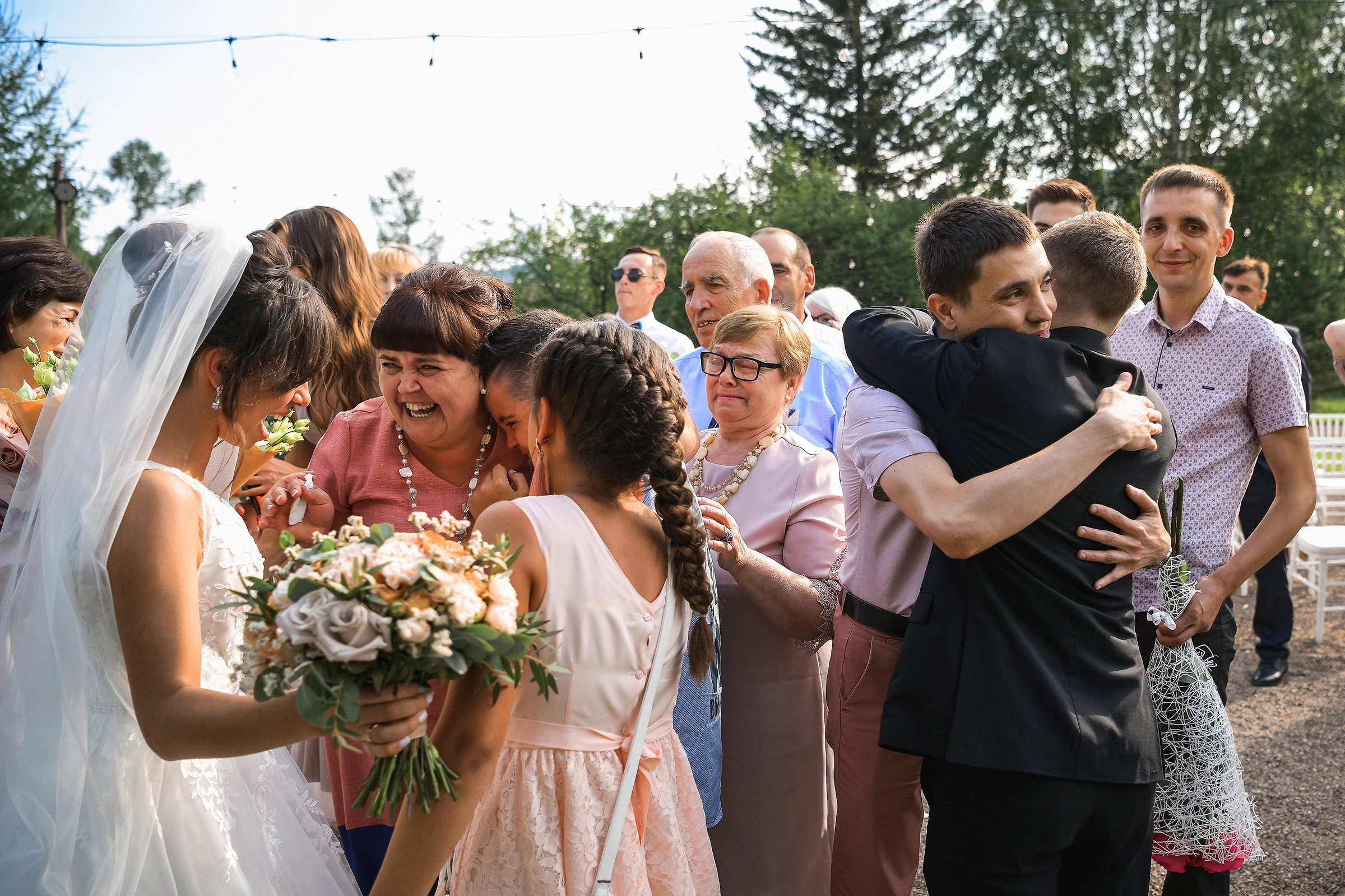 🌄 Демьян и Катя — свадьба в нацпарке "Столбы" | Веселый банкет и эпичные фото на скалах. 📸 Свадебный и семейный фотограф в Красноярске Тихомиров Евгений | 17 лет опыта | 800+ свадеб