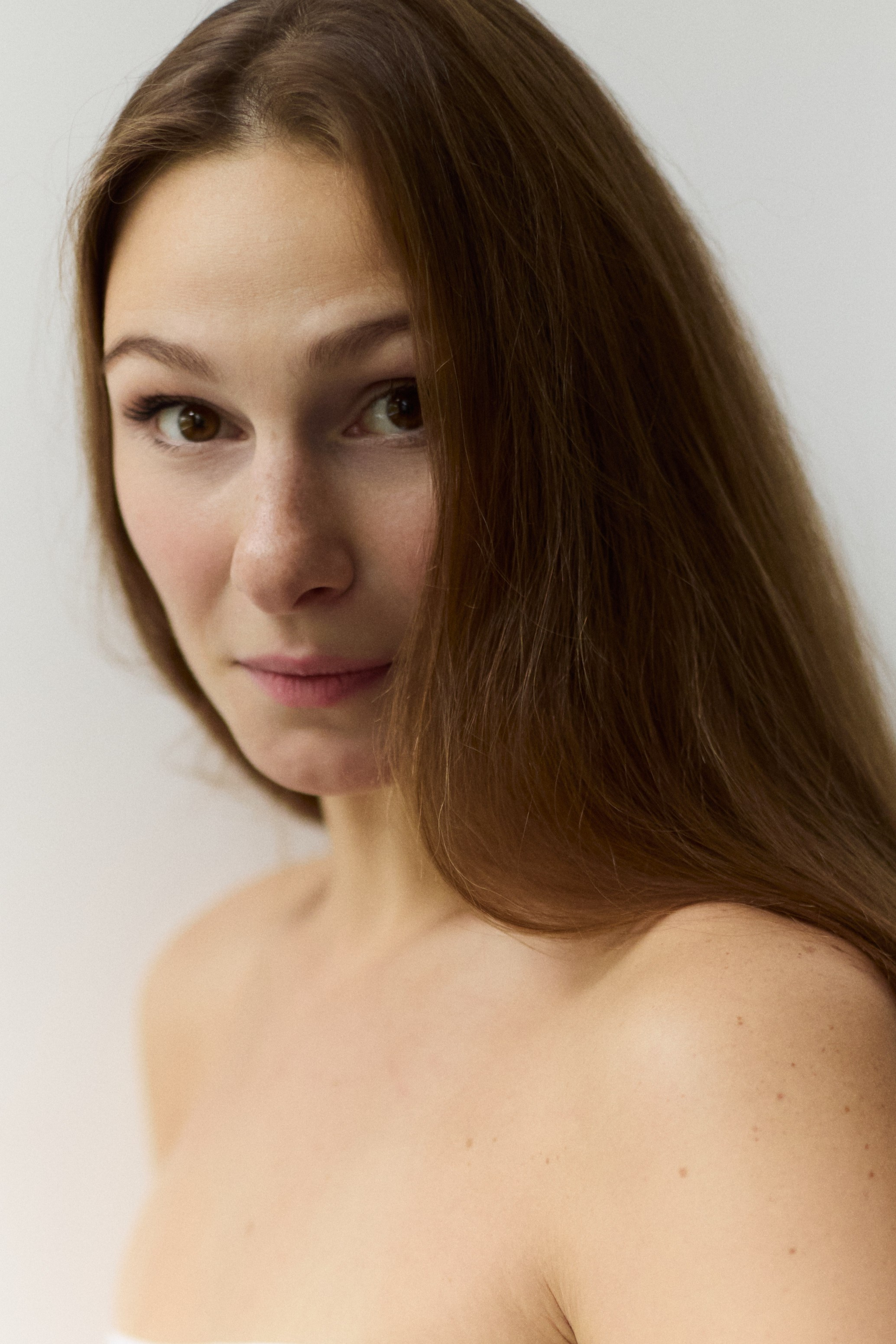 актерское портфолио для молодой девушки в студии, портретная фотосессия