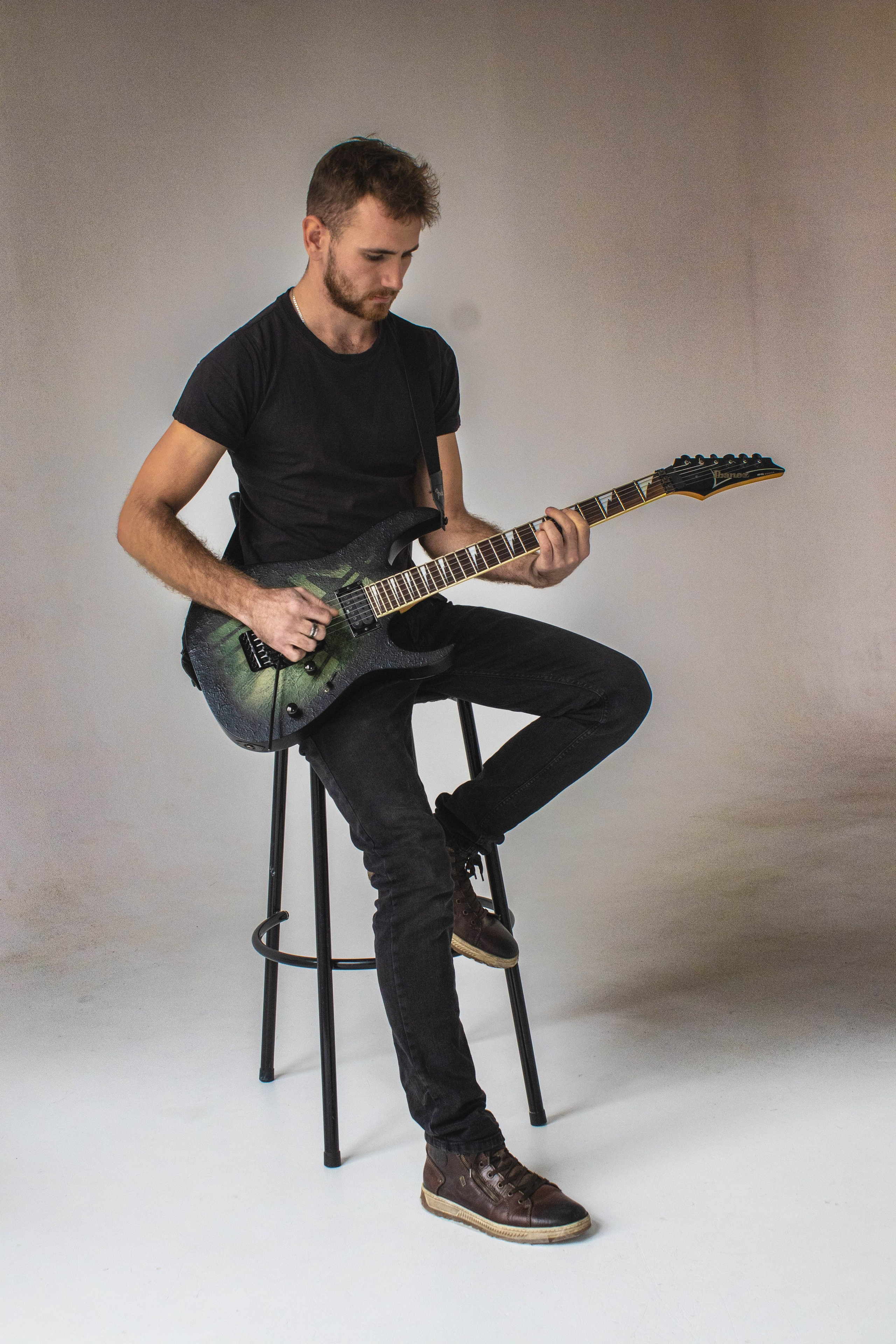 СТУДИЯ. Уличный фотограф Города N