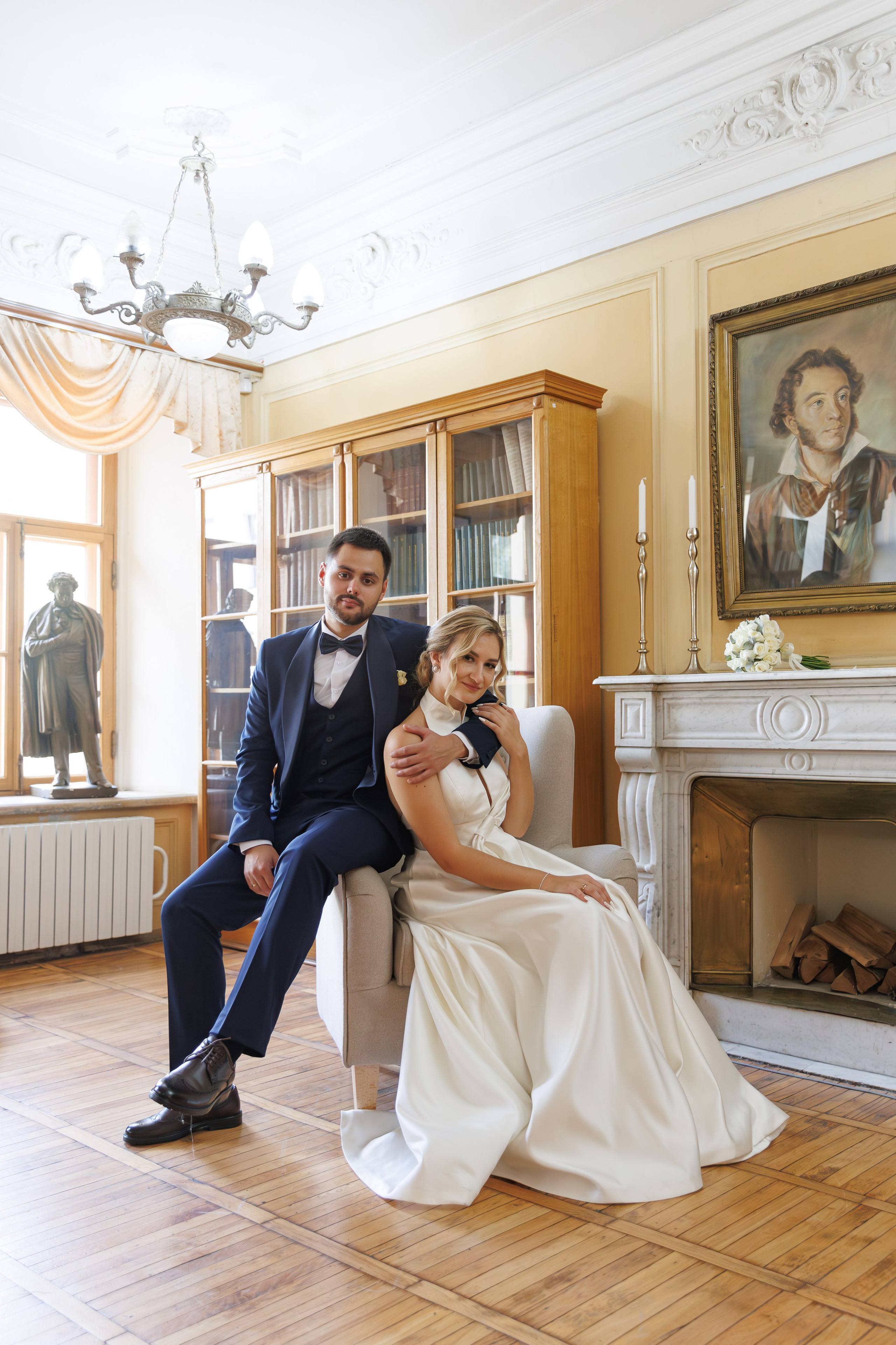 Свадебная фотосессия в библиотеке-читальне им А. С. Пушкина. Свадебный фотограф Москва и МО Сергей Киржаев