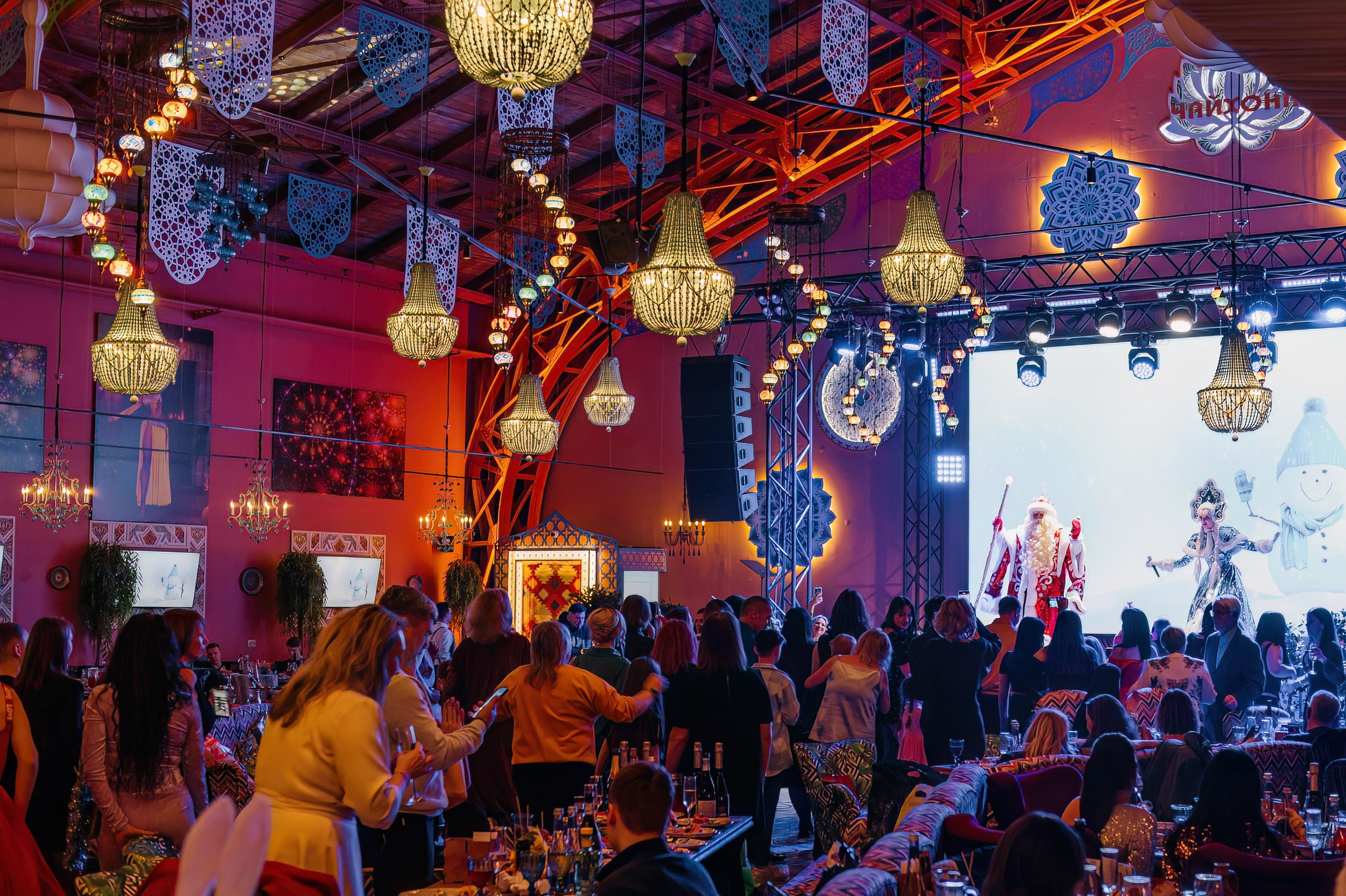 Новогодняя ночь 2024 в ресторане Чайхона ВО. Коммерческий фотограф в Санкт-Петербурге Анна Кобзарь